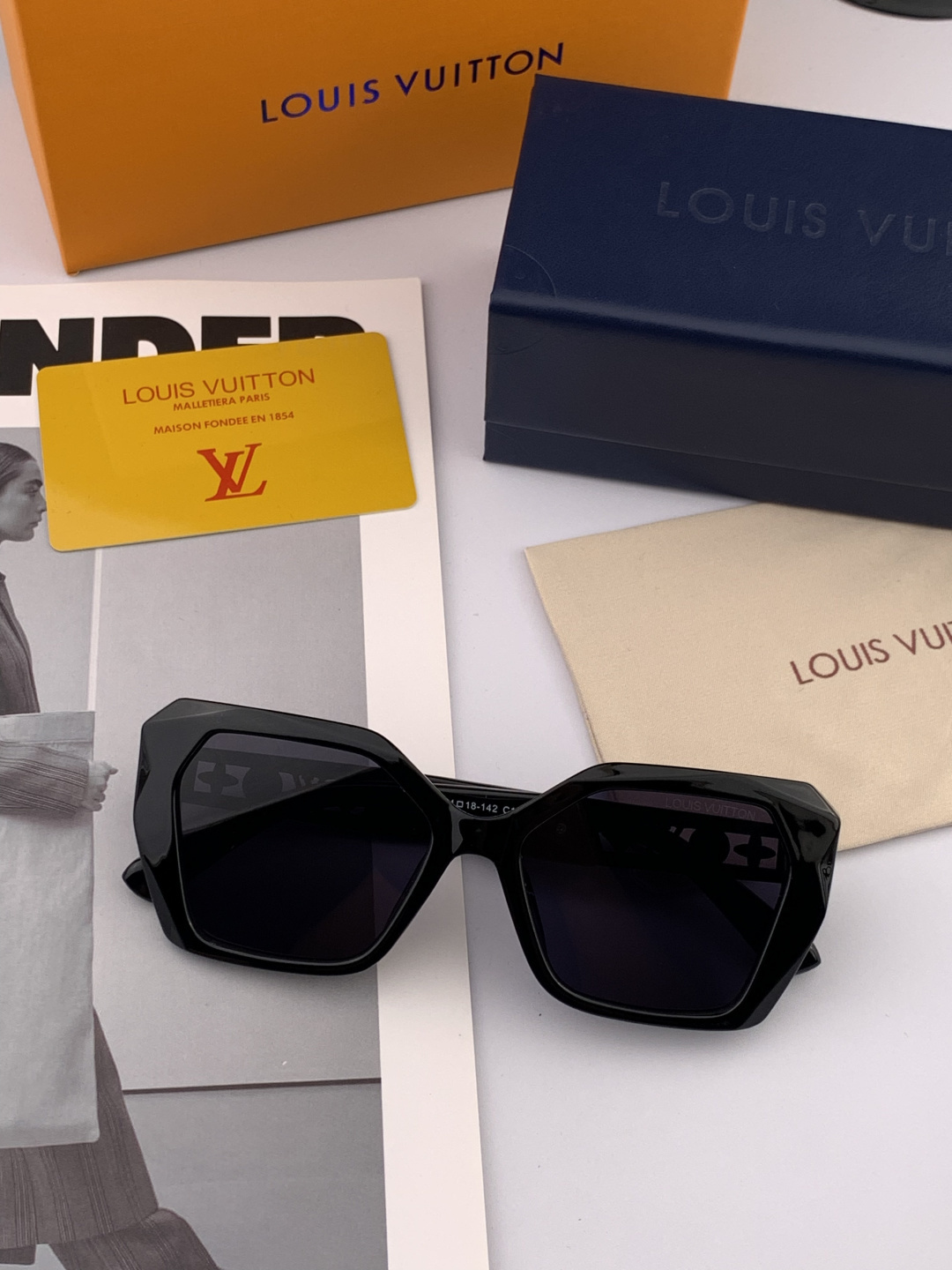 LV 2025年开春新款 潮流爆款 时尚方框太阳镜 高品质 佩戴舒适 网红潮款墨镜 型号L5230