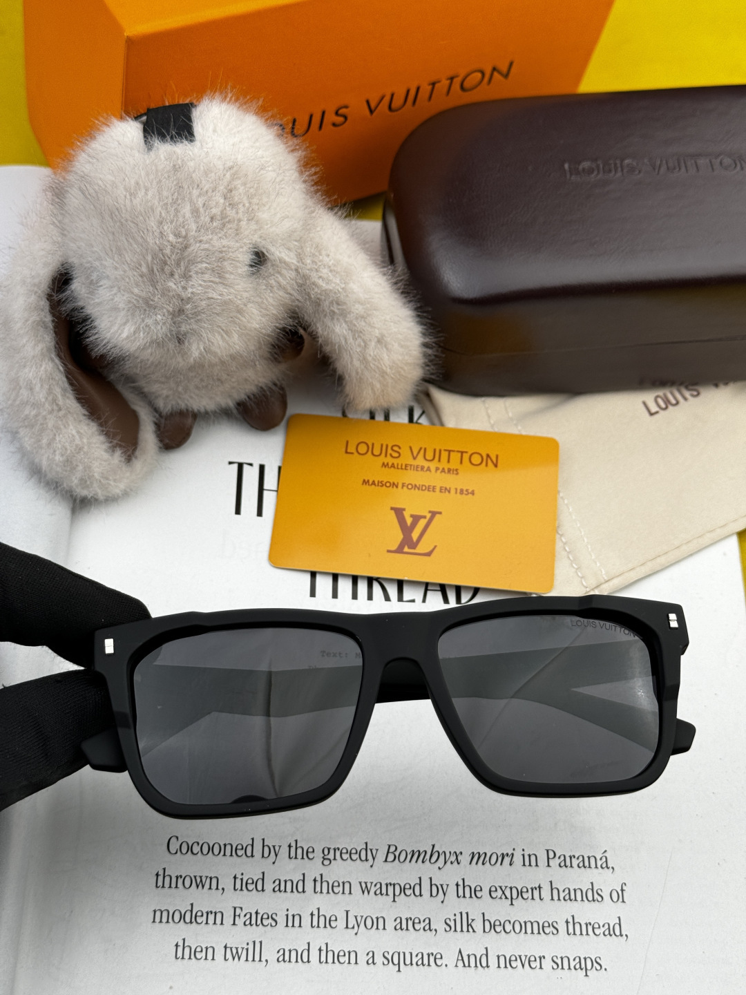 LV 2025年开春新款 潮流爆款 时尚方框太阳镜 高品质 佩戴舒适 网红潮款墨镜 型号L8510