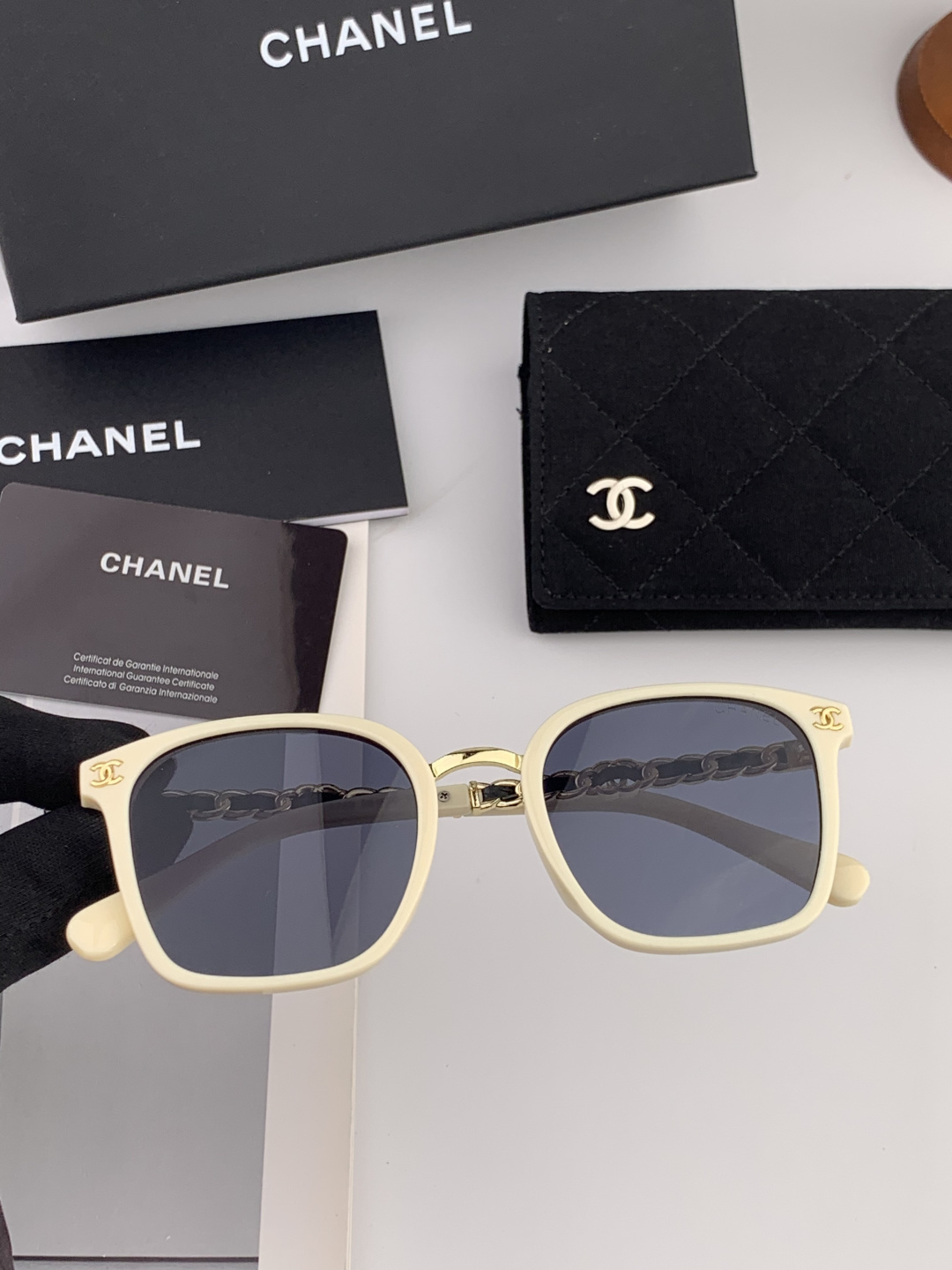 🔺CHANEL🔻2025官方早春新款，众多明星同款[色]香奈儿‼️‼️新款大框墨镜 ，🌈🌈宝丽来超清太阳