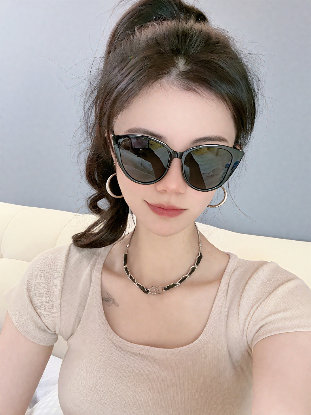 LV 2025新款女士方框太阳眼镜 开车墨镜 新款太阳镜 时尚大方 舒适轻盈 精致奢华 超轻 型号：L1