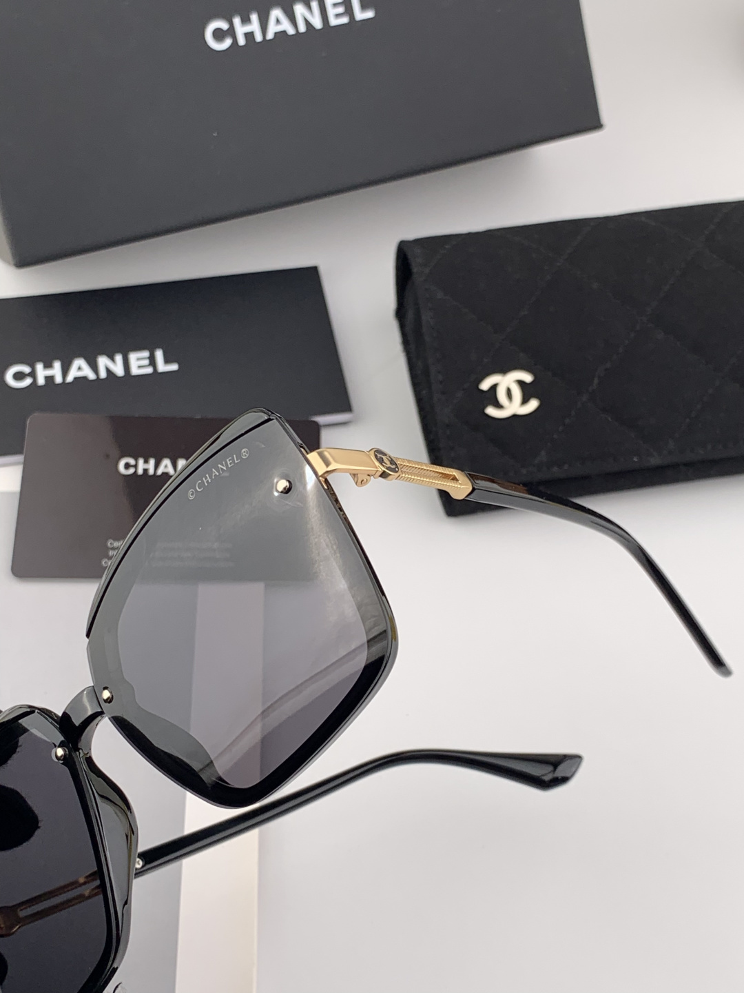 【CHANEL】香奈儿 2025新款潮流爆款 时尚方框太阳镜 佩戴舒适 网红潮款墨镜 ♥️♥️型号：CH