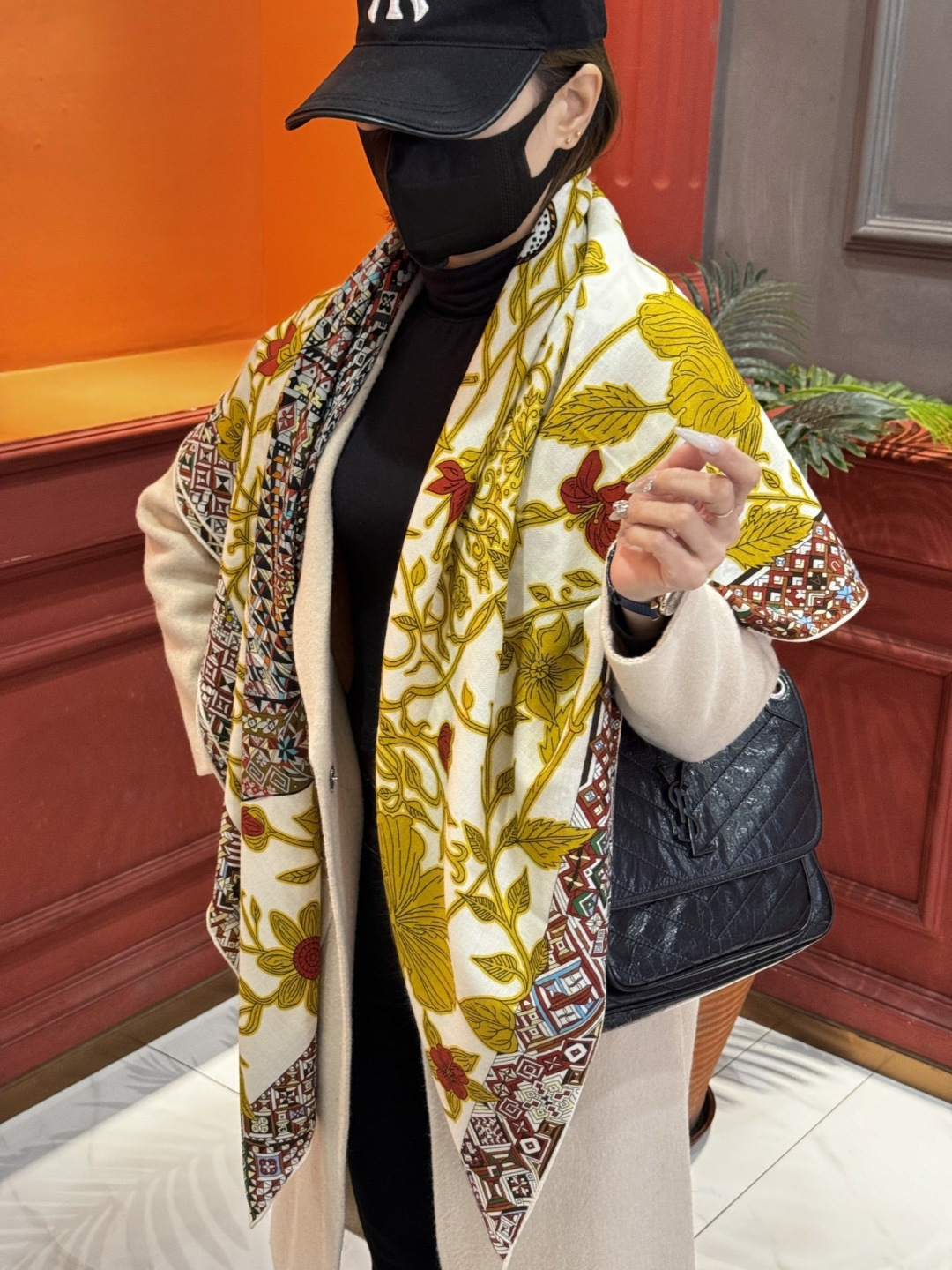 NO:678546,Everyone who bought the new cashmere style said it looks good. I recommend the Hermès double-sided cashmere square scarf of the same color [Puma and Hummingbird double-sided same color 140]. The top-notch craftsmanship is a great value. The Hermès counter hot model has three-dimensional presentation of patterns and textures. The real thing is of extremely high grade. Special craftsmanship. High-end research and development. Stunning. The special cutting-edge craftsmanship is loved by Bai Fumei. Whether it is quality, style or price, it makes them scream for big brand control. Super high cost performance.  Definitely worth buying, size 140cm*140cm, 70 cashmere silk high version scarf, high version scarf, hermes, real silk19860909羊绒新款买了都说好看推荐爱马仕双面同色羊绒方巾【美洲豹与蜂鸟双面同色140】,顶级工艺超值爱马仕专柜爆款立体呈现图案纹路实物档次极高特殊工艺高端研发惊艳问世特殊尖端工艺处理受到白富美的喜欢 无论是品质 款式 价格都令大牌控的她们尖叫 超高性价比 绝对值得入手尺寸140cm*140cm,70羊绒真丝高版本围巾,高版本围巾,hermes,real silk,scarf