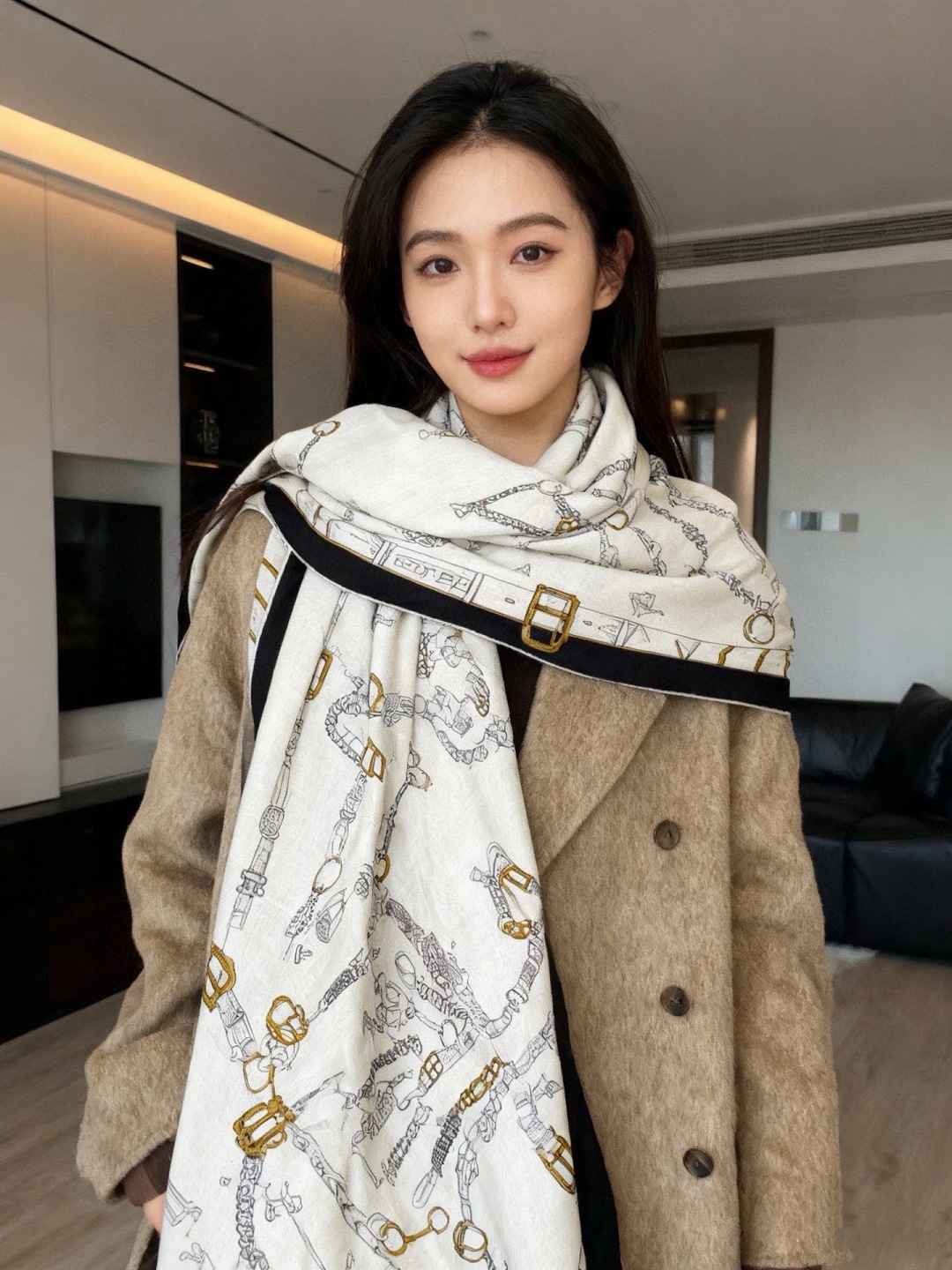 NO:678552,Everyone who bought the new cashmere style said it looks good. I recommend the Hermès double-sided cashmere square scarf of the same color [Leaping Horse, double-sided same color 140]. The top-notch craftsmanship is a great value. The Hermès counter has a hot model with three-dimensional presentation of patterns and textures. The real thing is of extremely high quality. Special craftsmanship. High-end research and development. Amazing. The special cutting-edge craftsmanship is loved by Bai Fumei. Whether it is quality, style or price, it makes them scream for big brand control. Super high cost performance.  Definitely worth buying, size 140cm*140cm, 70 cashmere silk high version scarf, high version scarf, hermes, real silk19860909羊绒新款买了都说好看推荐爱马仕双面同色羊绒方巾【跃动的马儿双面同色140】,顶级工艺超值爱马仕专柜爆款立体呈现图案纹路实物档次极高特殊工艺高端研发惊艳问世特殊尖端工艺处理受到白富美的喜欢 无论是品质 款式 价格都令大牌控的她们尖叫 超高性价比 绝对值得入手尺寸140cm*140cm,70羊绒真丝高版本围巾,高版本围巾,hermes,real silk,scarf