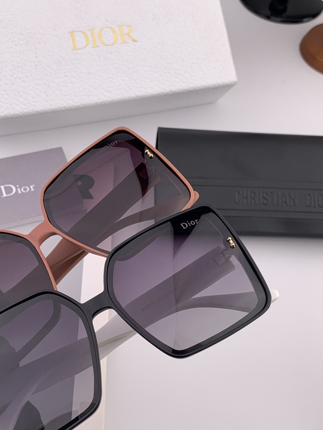 🔺 【DIOR-迪奥】开春新款 潮流爆款 时尚方框偏光太阳镜 高品质 佩戴舒适 网红潮款墨镜 型号：D8