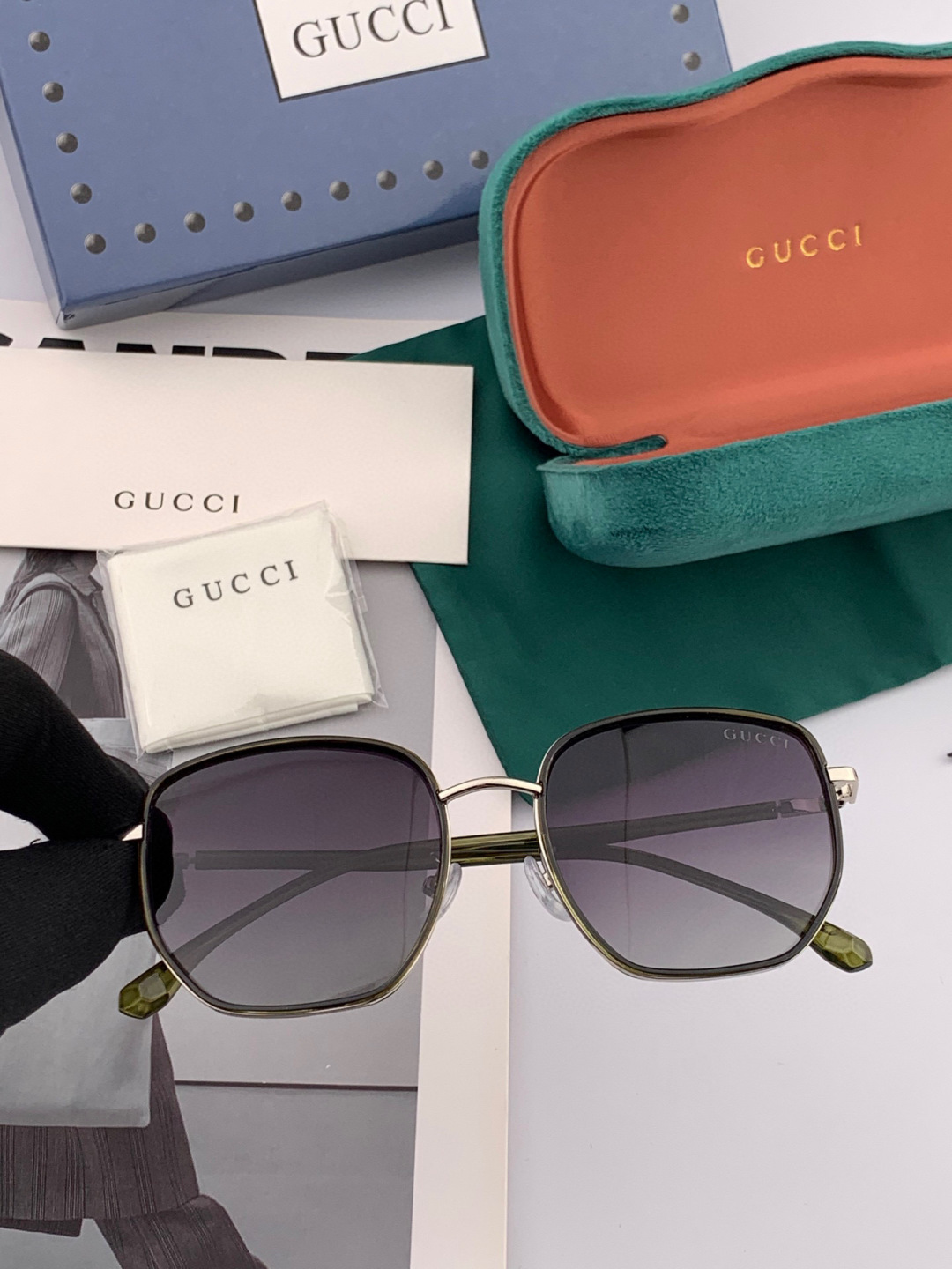 GUCCI 开春新款太阳镜 各路网红纷纷带起气场满分‼️ 俏皮甜美.上脸效果更佳.金属质感超好 型号：G