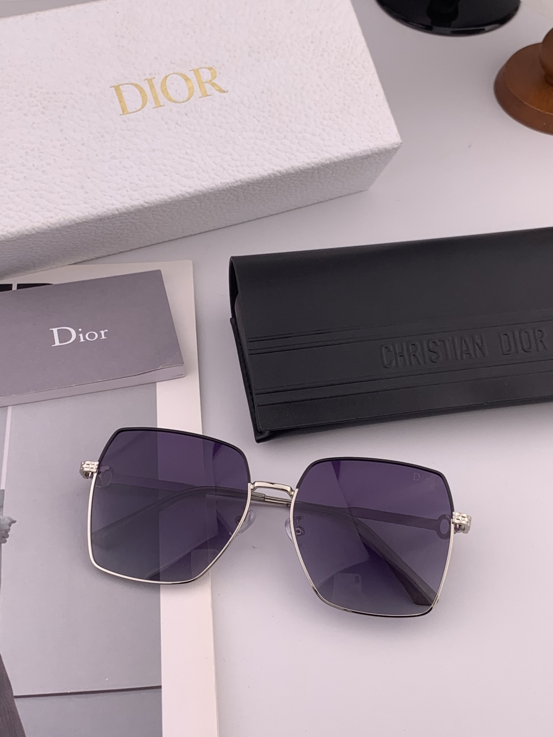 🔺 【DIOR-迪奥】开春新款 潮流爆款 时尚方框偏光太阳镜 高品质 佩戴舒适 网红潮款墨镜 型号：D6