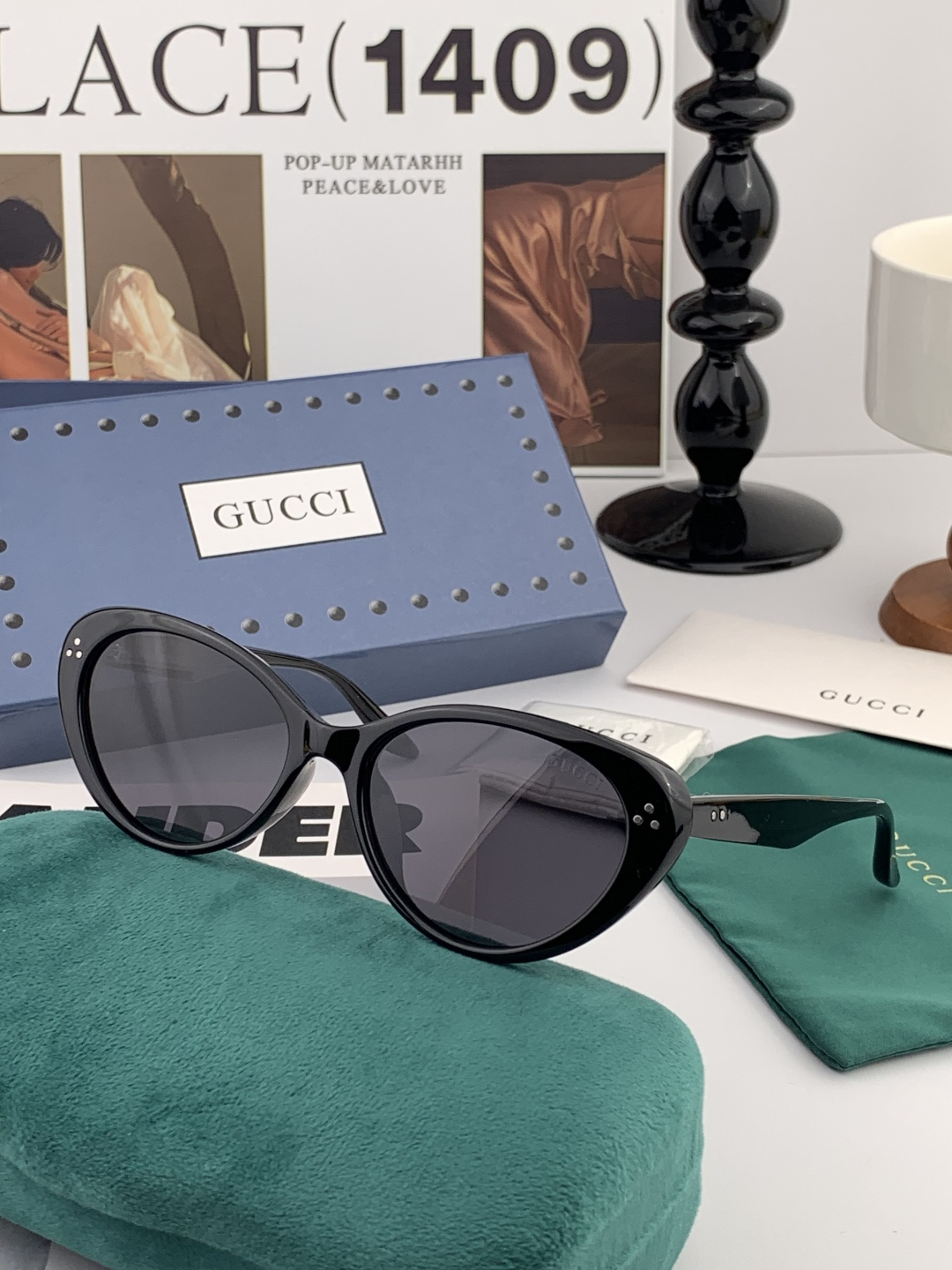 Gucci 经典的小框设计，不挑脸型，无论搭配大衣还是连衣裙都非常显气质尼龙偏光镜片预防紫外线 型号：G