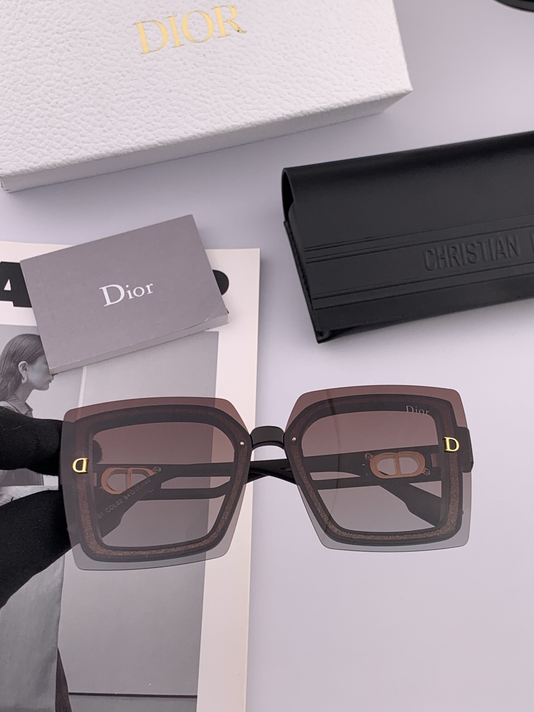 Dior 新款偏光太阳镜 款式多 。经典的方框设计，不挑脸型，无论搭配大衣还是连衣裙都非常显气质 偏光镜