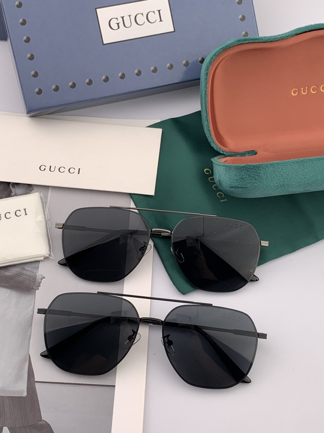 LV 男款炫彩飞行员偏光太阳镜 ❤️材质：高清尼龙加厚卡槽高清偏光镜片 🌹无边框镜架💕颜👍型号：L189