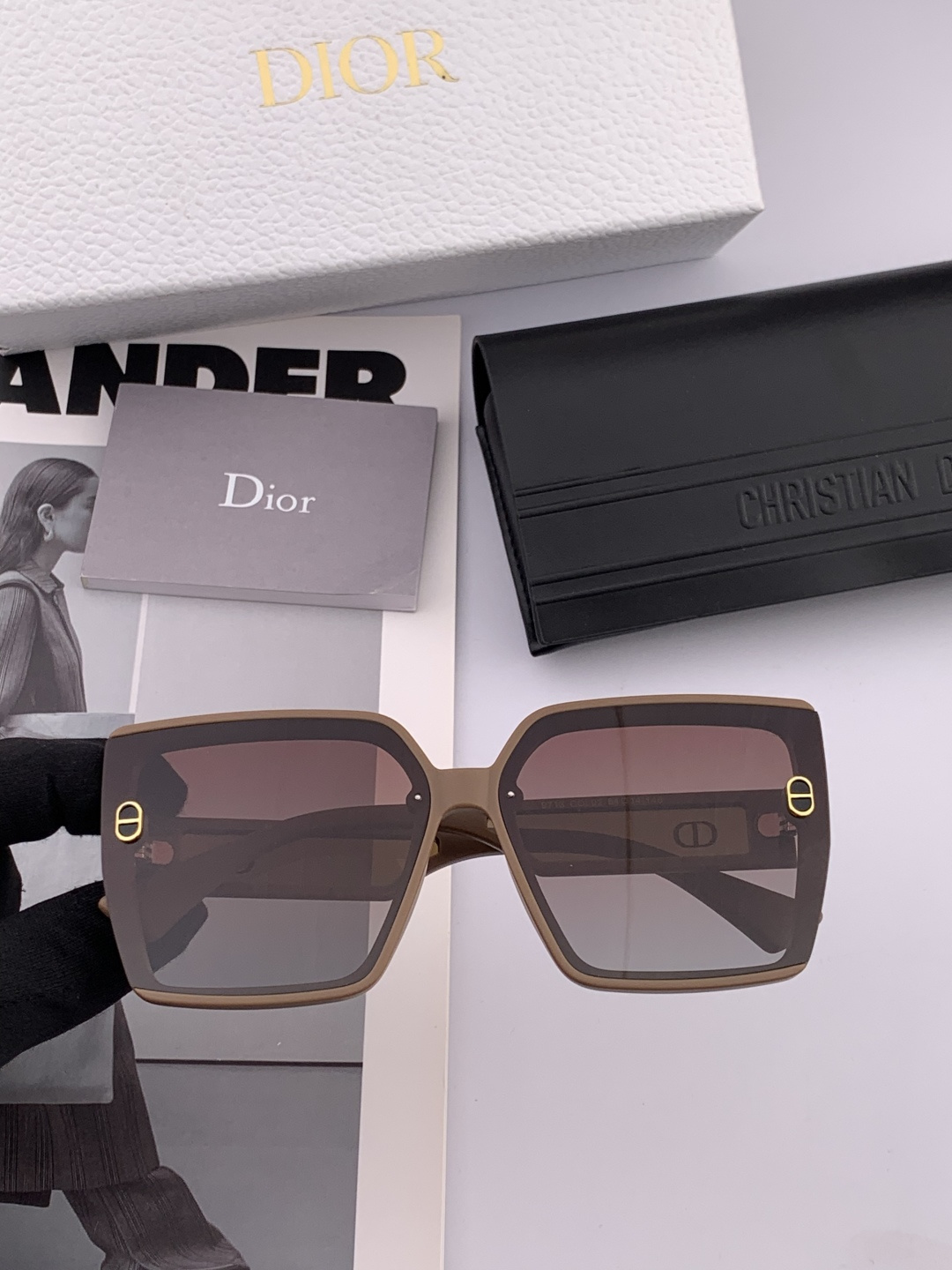 【DIOR-迪奥】开春新款 潮流爆款 时尚方框偏光太阳镜 高品质 佩戴舒适 网红潮款墨镜 型号 CD09