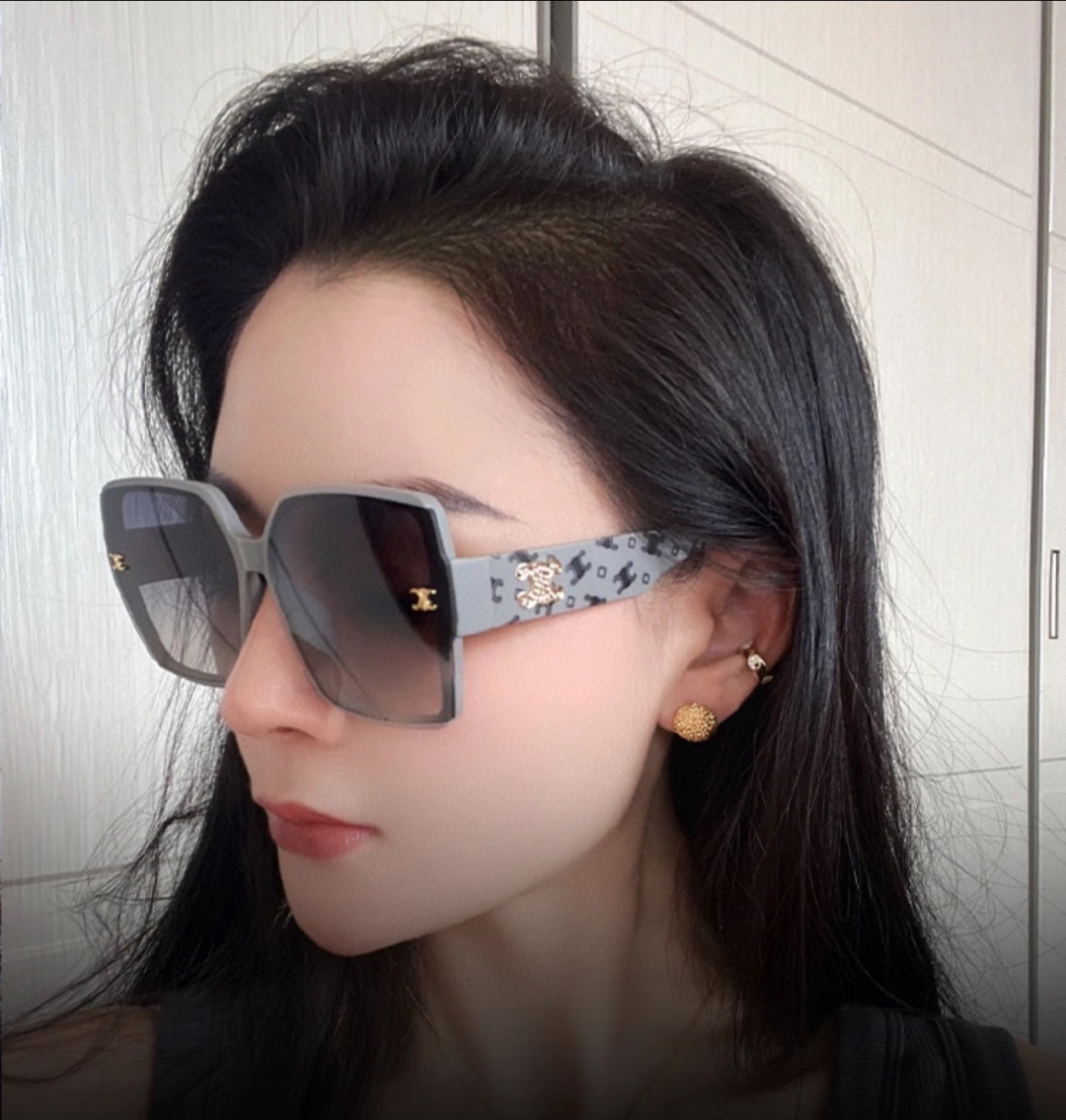 🌷🌷瑟琳新款到货🆕🆕TR材制作而成[酷][酷]高品质 2⃣️色潮品[强][强]大框型太阳镜➕简约logo