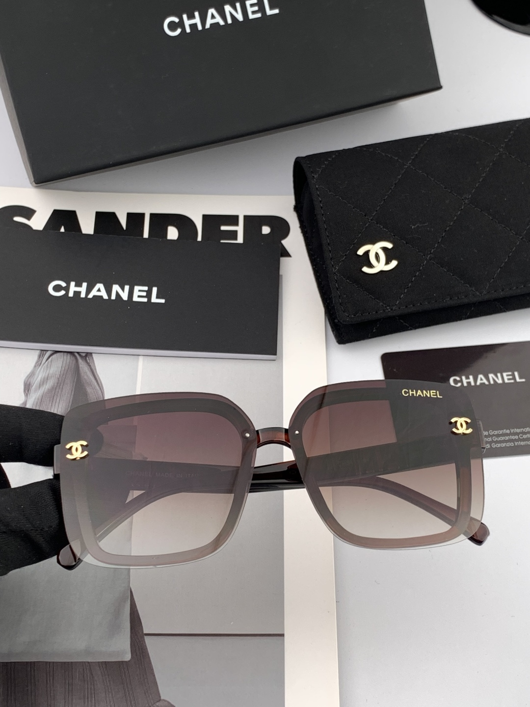 Chanel大框太阳镜墨镜 经典的方框设计，不挑脸型，无论搭配大衣还是连衣裙都非常显气质偏光镜片预防紫外