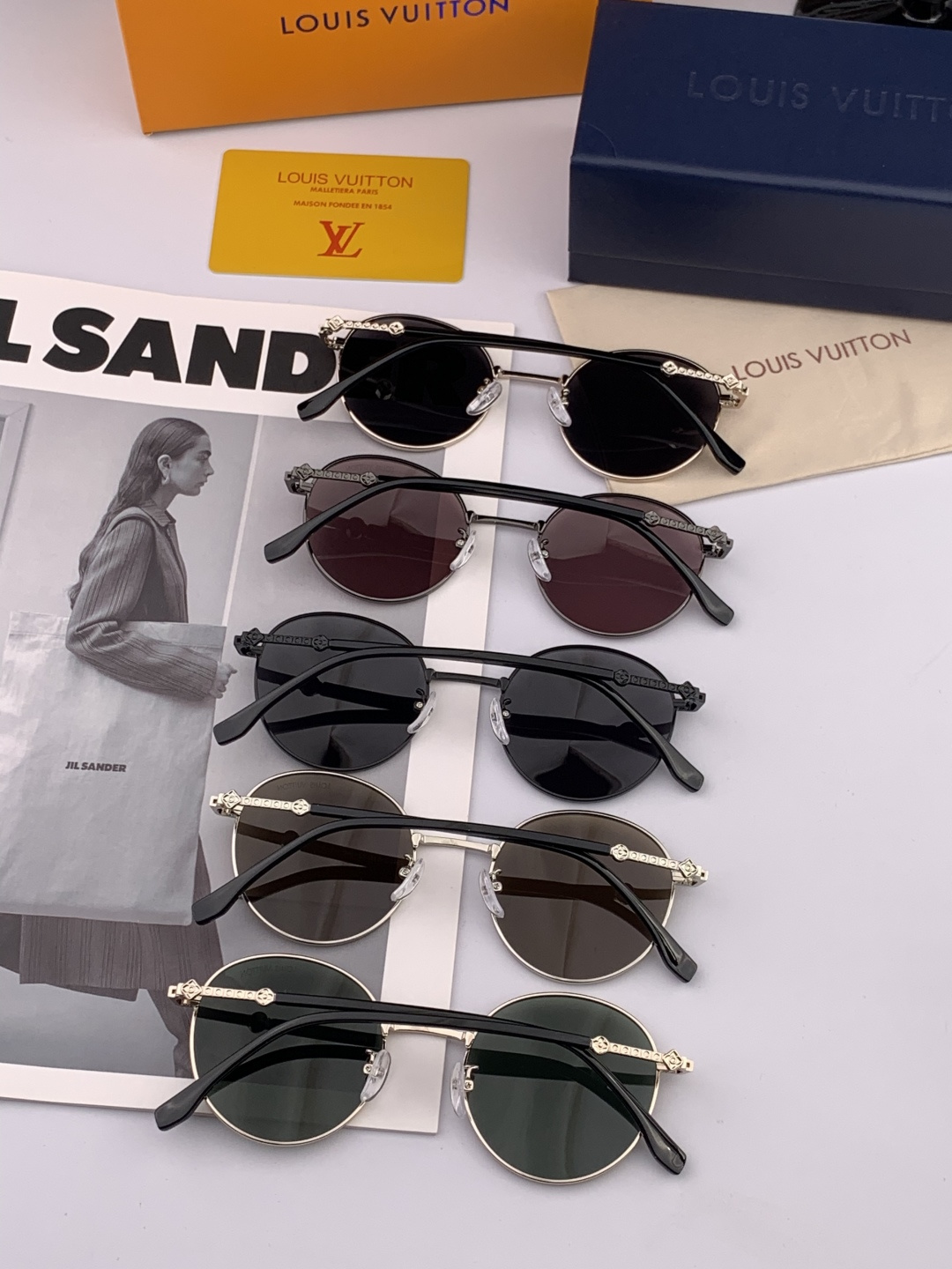 Lv 。 高品质男女款墨镜 👍 进口宝丽来偏光镜片 。蛤蟆镜 开车钓鱼都可 。百搭显瘦墨镜韩版男士飞行员