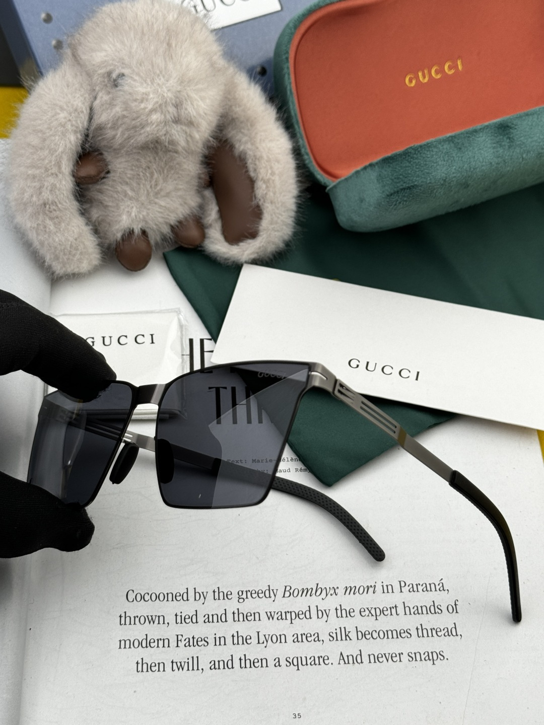 GUCC* 新款男女情侣款太阳iP电镀永不褪色 卖点：超轻超有弹性整幅眼镜无螺丝重要的是压不坏、镜片：高