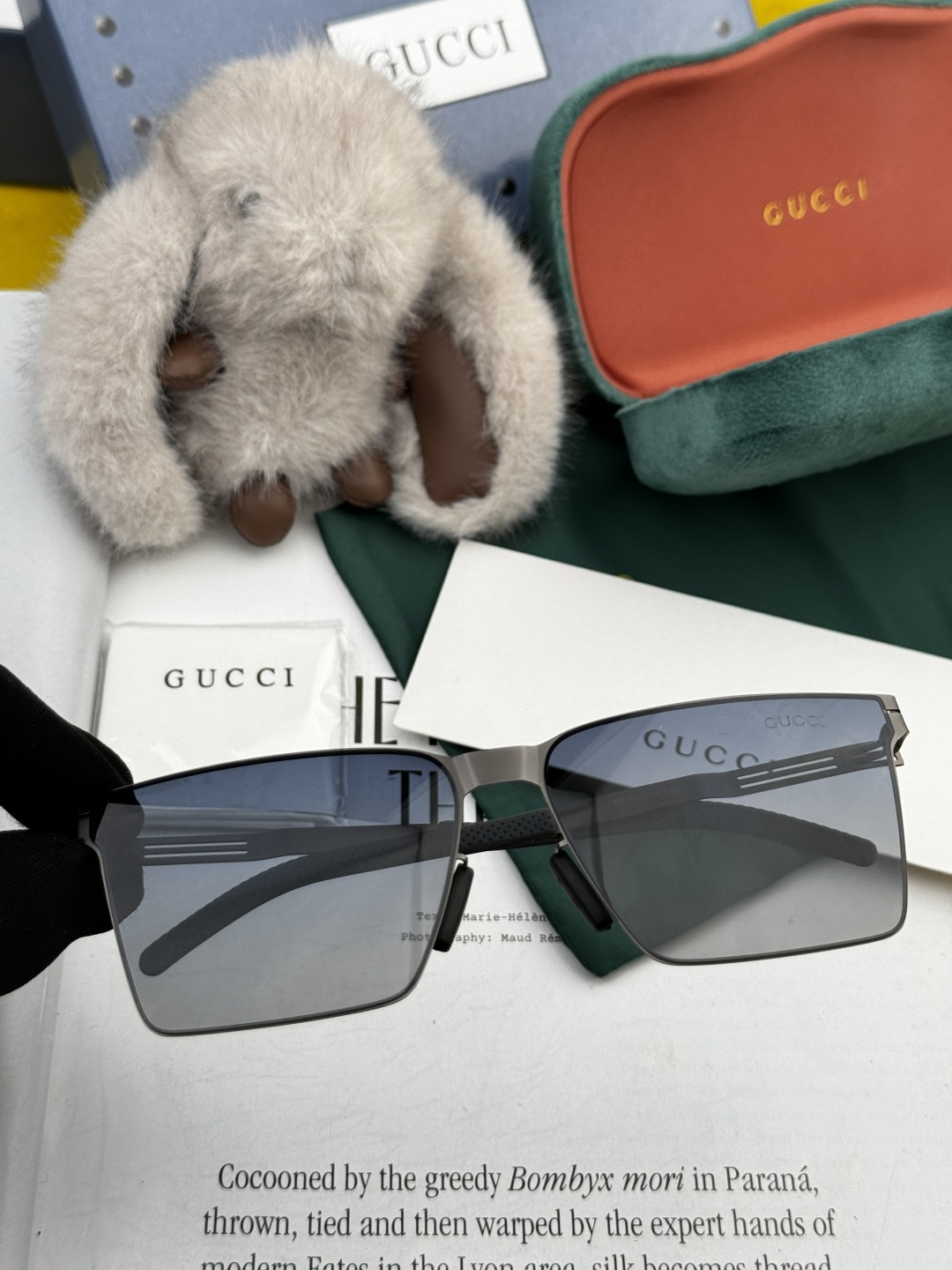 GUCC* 新款男女情侣款太阳iP电镀永不褪色 卖点：超轻超有弹性整幅眼镜无螺丝重要的是压不坏、镜片：高