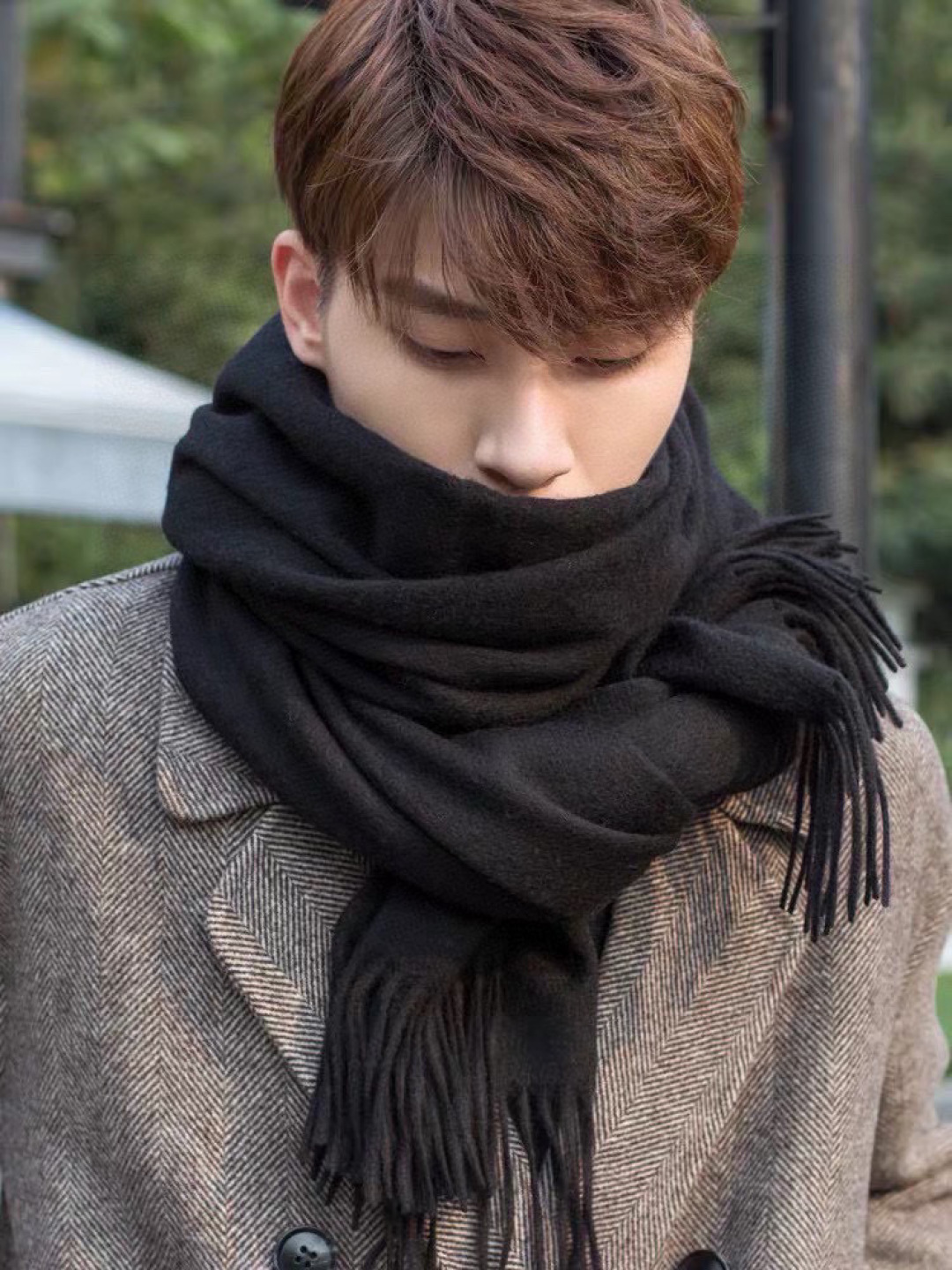 NO:704386,PRADA's latest couple's scarf is generous and simple, which is the only pursuit of successful men. Classic pattern with LOGO design, fashionable tones, full of stable atmosphere, meeting all your requirements for fashion and quality, size 180*30 high version scarf, high version scarf, prada, prada19860909普拉达（PRADA）最新情侣款围巾 大方 简约 是成功男士不二追求 经典图案搭配LOGO设计 时尚色调 充满了稳重的氛围 满足你对时尚跟品质的所有要求,尺寸180*30高版本围巾,高版本围巾,prada,prada,scarf