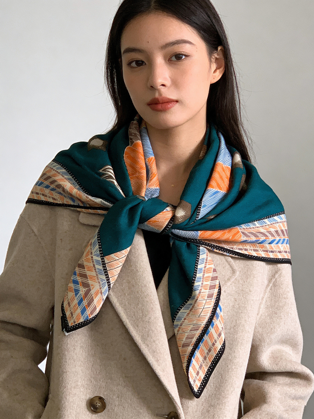 NO:704393,[Double-sided same color silk wool style] H family cashmere new style. Everyone who bought it says it looks good. Recommended [Horse Phi 140] Cashmere square scarf H family ZG hot model with three-dimensional presentation of pattern and texture. Extremely high quality. Special process. High-end research and development. Stunning. Special cutting-edge process. Favored by Bai Fumei. Whether it is quality, style or price, they scream for big brand control. Super high cost performance.  Definitely worth buying, size 140cm*140cm, 70 cashmere silk high version scarf, high version scarf, real silk19860909【双面同色 丝毛款】H家羊绒新款 买了都说好看推荐【骏马披挂 140】羊绒方巾H家ZG爆款立体呈现图案纹路实物档次极高特殊工艺高端研发惊艳问世特殊尖端工艺处理受到白富美的喜欢 无论是品质 款式 价格都令大牌控的她们尖叫 超高性价比 绝对值得入手尺寸140cm*140cm,70羊绒真丝高版本围巾,高版本围巾,real silk,scarf