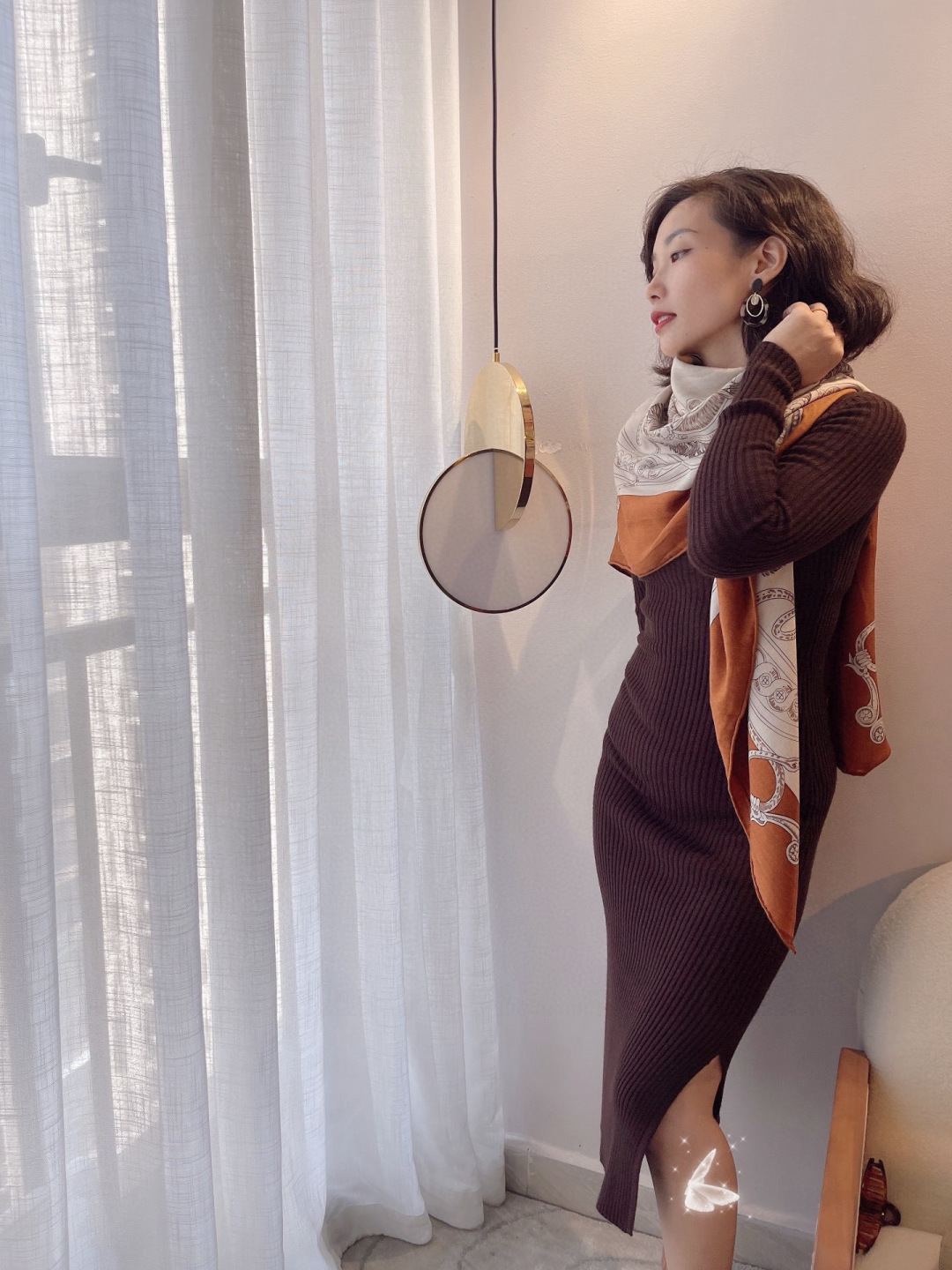 NO:704407,Hermès brown is definitely the favorite color of many tastemakers in autumn and winter!  Dream Color for many people!  Fashionable tone ~ can be matched well with all dark and light-colored clothes in autumn and winter, it is eye-catching and high-end!  !  Made of the latest top-grade H-grade 70 cashmere 30 silk fabric, it has received numerous positive reviews!  !  !  This kind of shawl scarf can really make women look beautiful and atmospheric, and reflect their personal attitude and taste towards life!  !  I love this one so much~~ Dedicated to the beauties who really love Hermès shawls, I recommend it with confidence!  high version scarf, high version scarf, hermes, real silk, shawls19860909爱马仕的棕色绝对是很多品味人士秋冬最爱的颜色！很多人的Dream Colour！时尚腔调~可以很好的搭配所有秋冬深色系浅色系的衣服,点睛又高级！！采用最新顶级H级70羊绒30真丝面料,好评无数！！！这样的披肩围巾,真的可以让女性美得好有氛围感,体现个人对生活的态度和品味！！超级爱这款~~献给真正热卖爱爱马仕披肩的美人儿,底气推荐！高版本围巾,高版本围巾,hermes,real silk,shawls,scarf