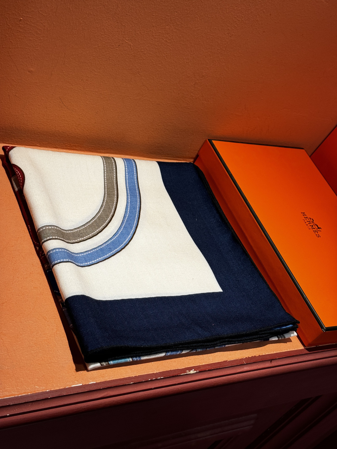 羊绒新款🆕🏇🏇买了都说好看‼️推荐💕【华丽的缰辔双面同色140】羊绒方巾，顶级工艺超值‼️爱马仕专柜爆款