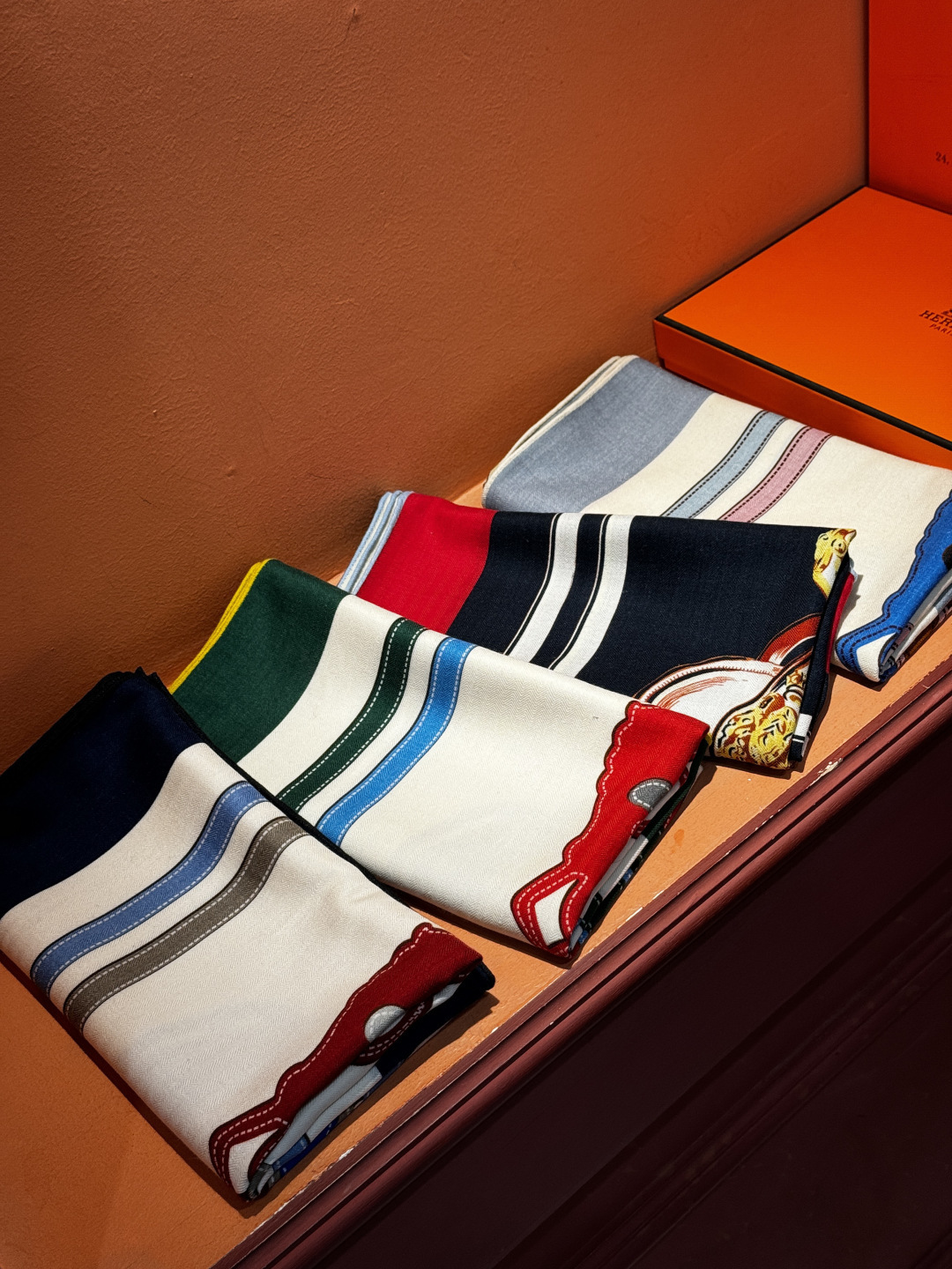 羊绒新款🆕🏇🏇买了都说好看‼️推荐💕【华丽的缰辔双面同色140】羊绒方巾，顶级工艺超值‼️爱马仕专柜爆款