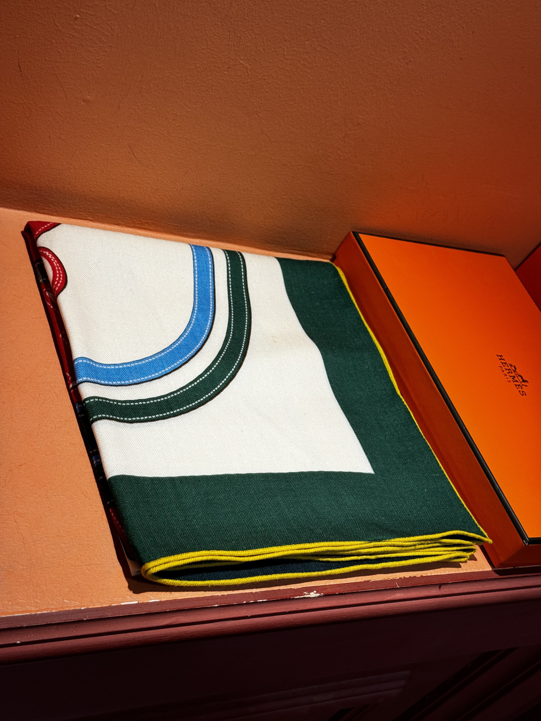 羊绒新款🆕🏇🏇买了都说好看‼️推荐💕【华丽的缰辔双面同色140】羊绒方巾，顶级工艺超值‼️爱马仕专柜爆款