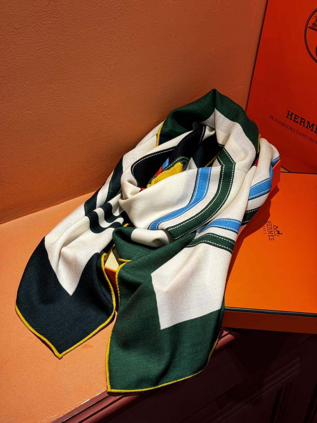 羊绒新款🆕🏇🏇买了都说好看‼️推荐💕【华丽的缰辔双面同色140】羊绒方巾，顶级工艺超值‼️爱马仕专柜爆款