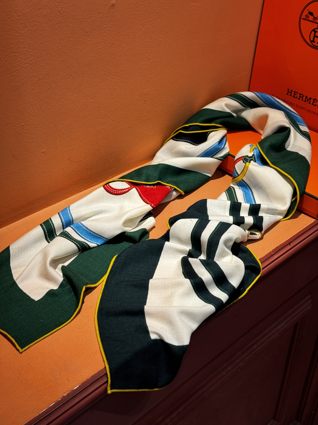 羊绒新款🆕🏇🏇买了都说好看‼️推荐💕【华丽的缰辔双面同色140】羊绒方巾，顶级工艺超值‼️爱马仕专柜爆款