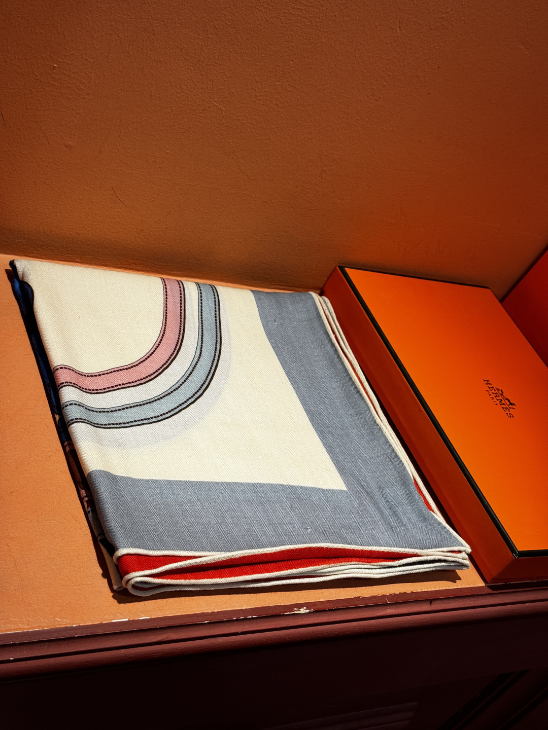 羊绒新款🆕🏇🏇买了都说好看‼️推荐💕【华丽的缰辔双面同色140】羊绒方巾，顶级工艺超值‼️爱马仕专柜爆款