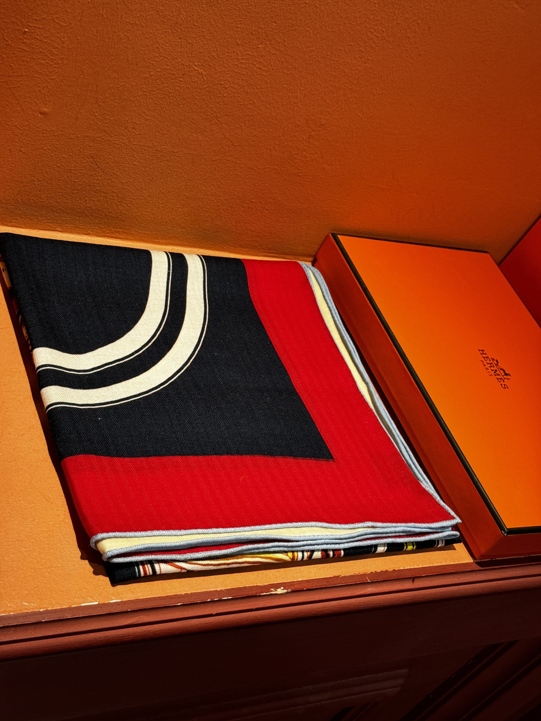 羊绒新款🆕🏇🏇买了都说好看‼️推荐💕【华丽的缰辔双面同色140】羊绒方巾，顶级工艺超值‼️爱马仕专柜爆款