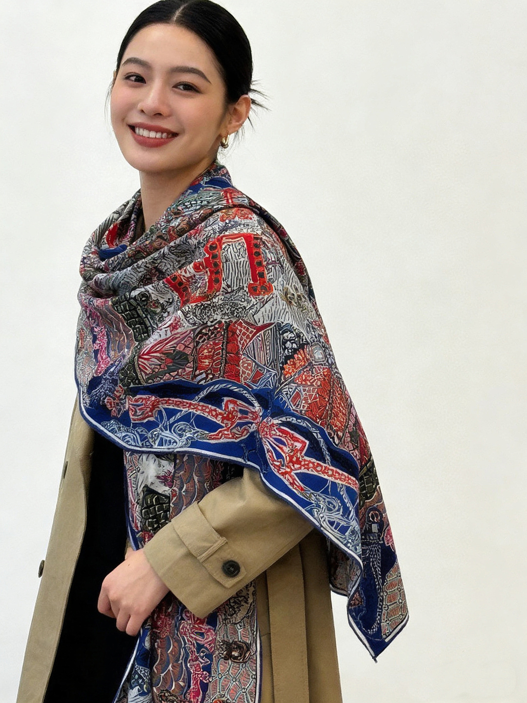 新款 秋冬搭配利器❗️顶级双面同色真丝羊绒披肩！！点睛精彩，图案和配色都超级喜欢，又一款双面配色工艺设计