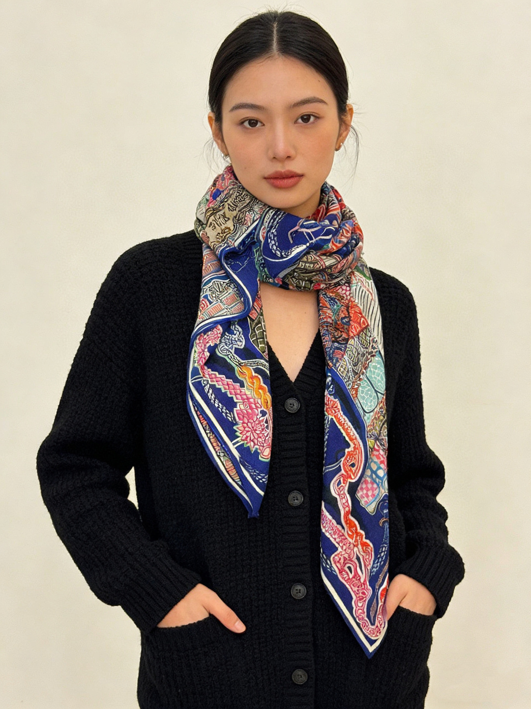 新款 秋冬搭配利器❗️顶级双面同色真丝羊绒披肩！！点睛精彩，图案和配色都超级喜欢，又一款双面配色工艺设计