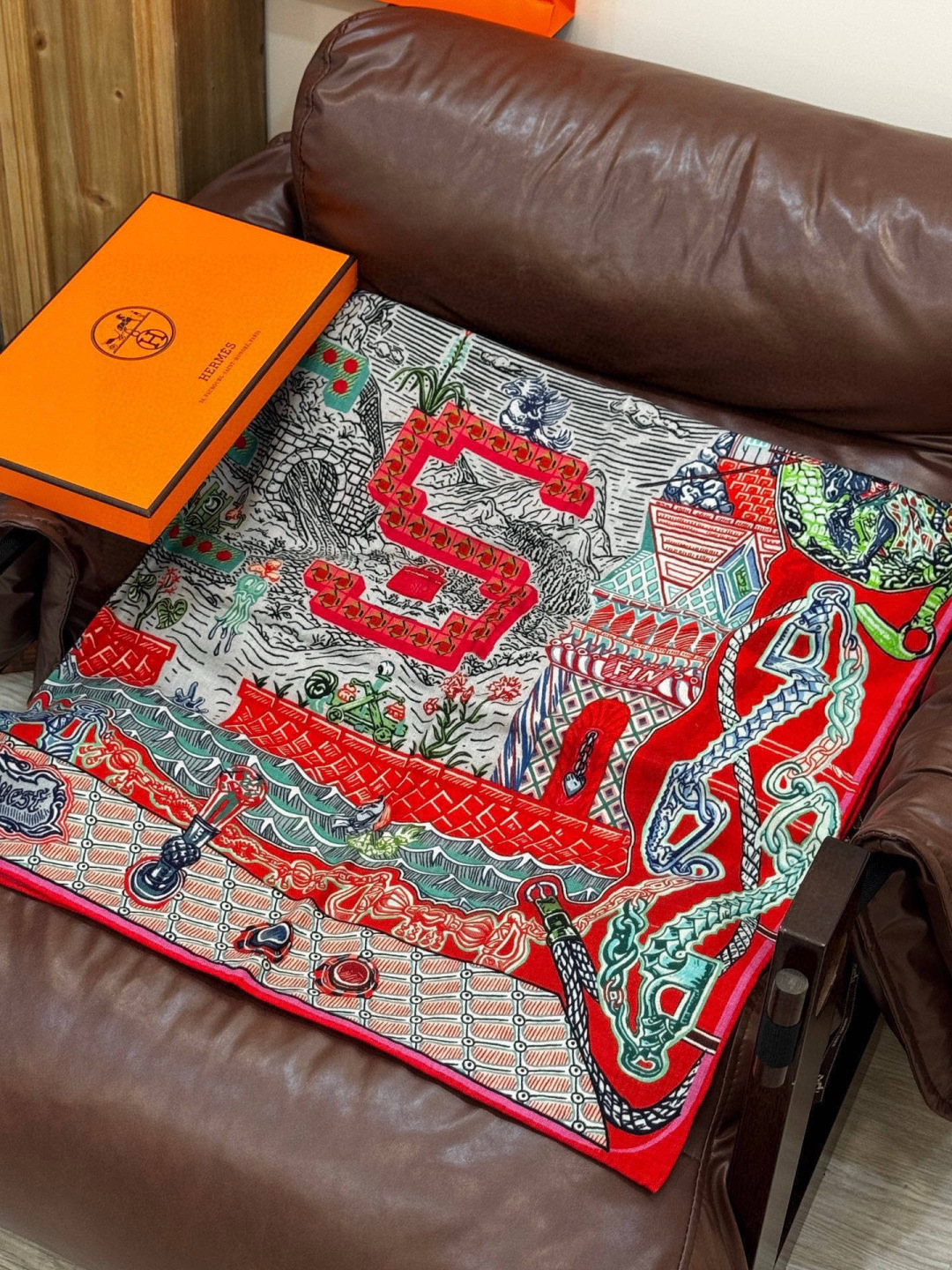 新款 秋冬搭配利器❗️顶级双面同色真丝羊绒披肩！！点睛精彩，图案和配色都超级喜欢，又一款双面配色工艺设计