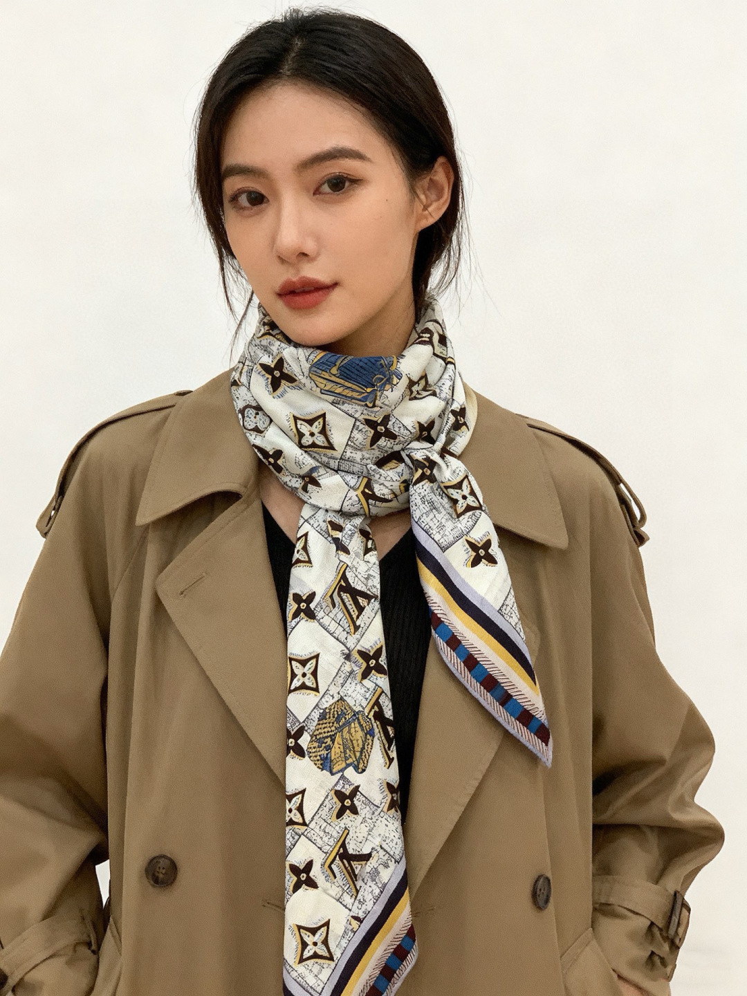 LV x TM 140披肩【140顶级丝绒双面同色披肩】本款L Multicolor披肩出自路易威登与知