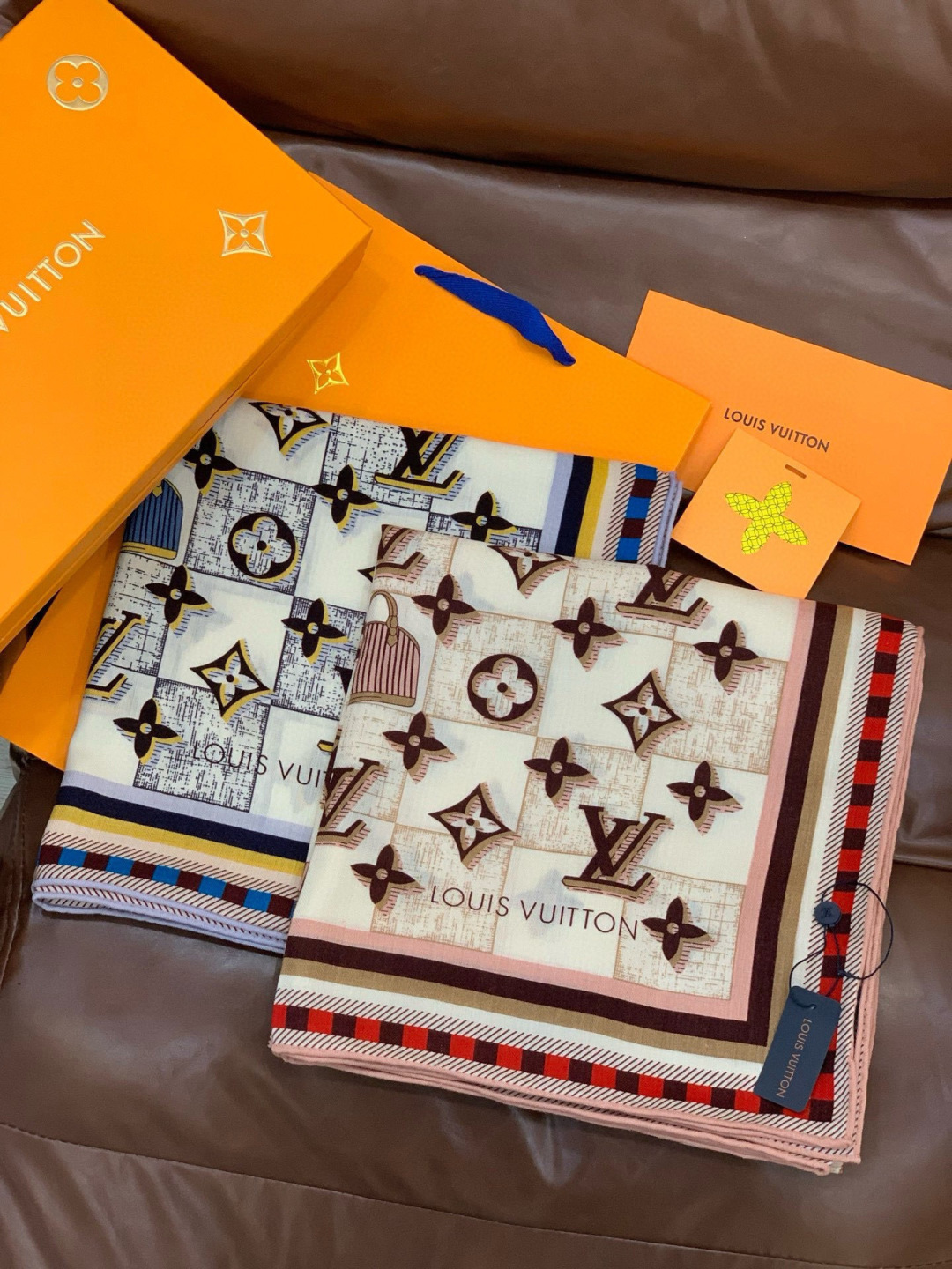 LV x TM 140披肩【140顶级丝绒双面同色披肩】本款L Multicolor披肩出自路易威登与知