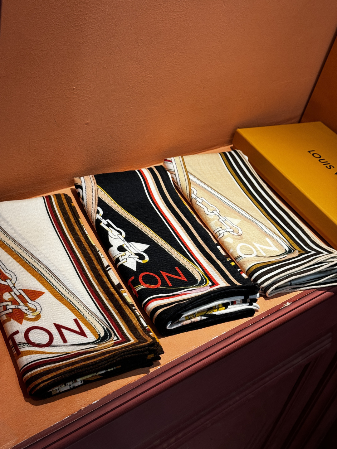 上新❤️ MONOGRAM JACQUARD DENIM140丝绒 方巾 【高定版 双面同色】有些款式他