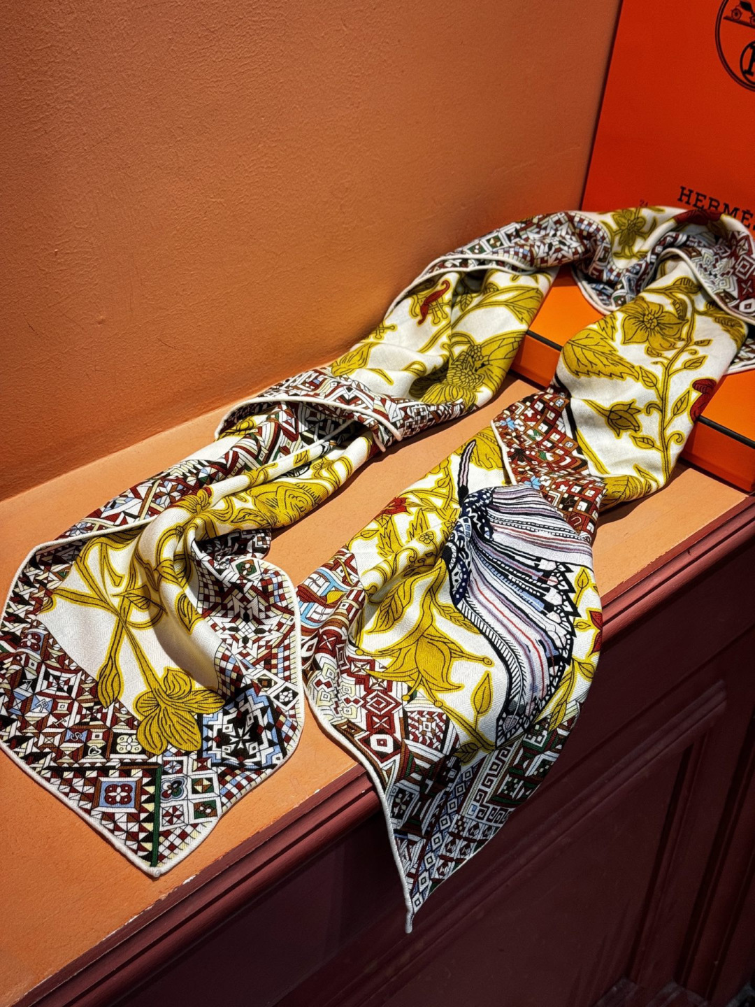 羊绒新款🆕👏👏买了都说好看‼️推荐💕爱马仕双面同色羊绒方巾【美洲豹与蜂鸟双面同色140】，顶级工艺超值‼
