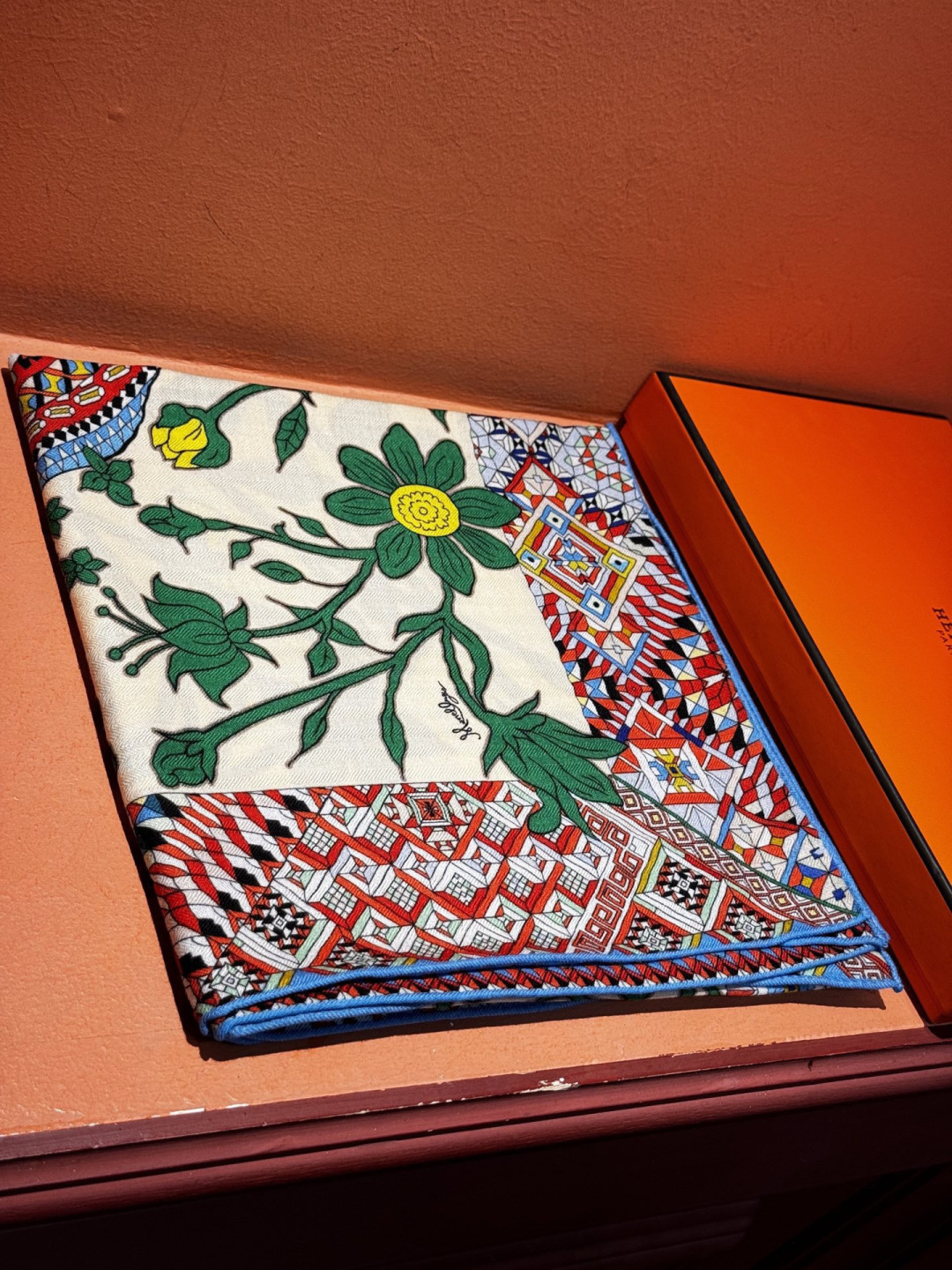 羊绒新款🆕👏👏买了都说好看‼️推荐💕爱马仕双面同色羊绒方巾【美洲豹与蜂鸟双面同色140】，顶级工艺超值‼