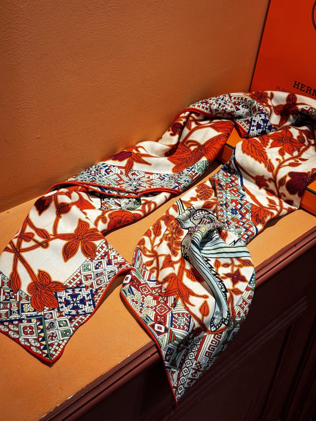 羊绒新款🆕👏👏买了都说好看‼️推荐💕爱马仕双面同色羊绒方巾【美洲豹与蜂鸟双面同色140】，顶级工艺超值‼