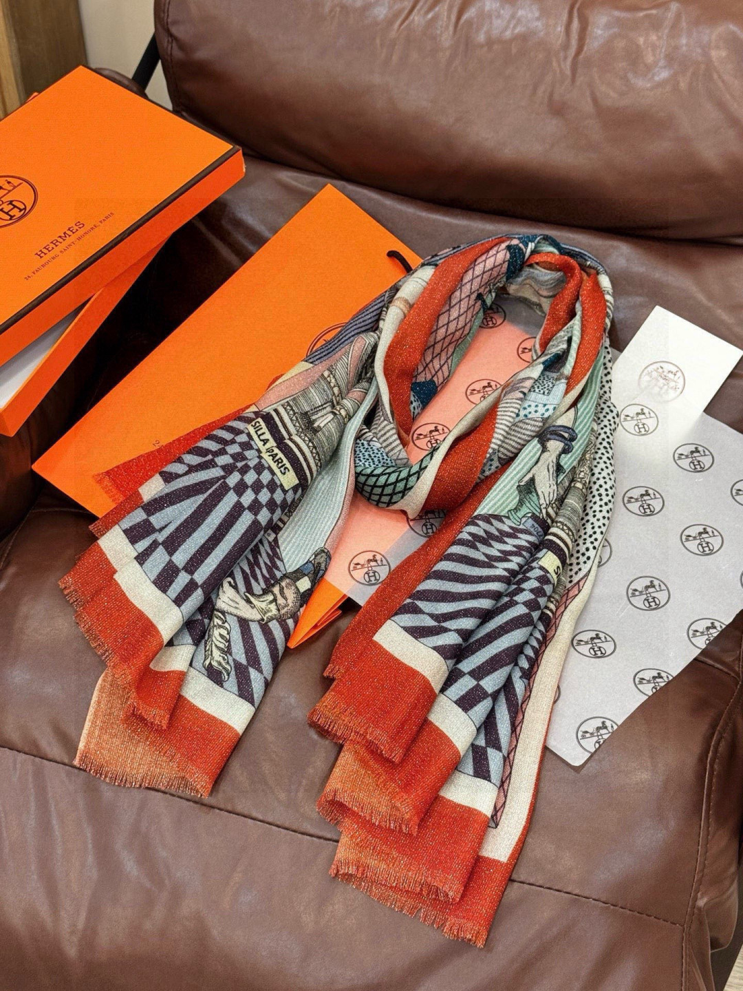 会发光发亮的围巾 爱马仕 专柜同步 买了都说好看羊绒印花‼️推荐💕顶级工艺超值‼️爱马仕专柜爆款🎁🎁羊绒