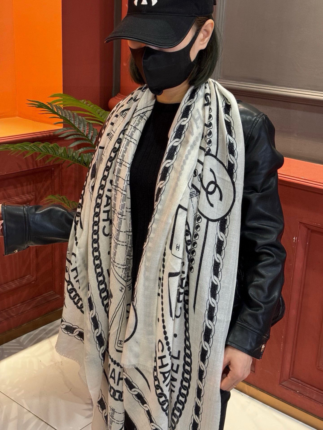 上新🌟 会发光发亮的围巾 💄💋新款客供银线💖羊绒面料长巾 😘美翻了[流泪]【小香银线图标】，御用殿堂级极