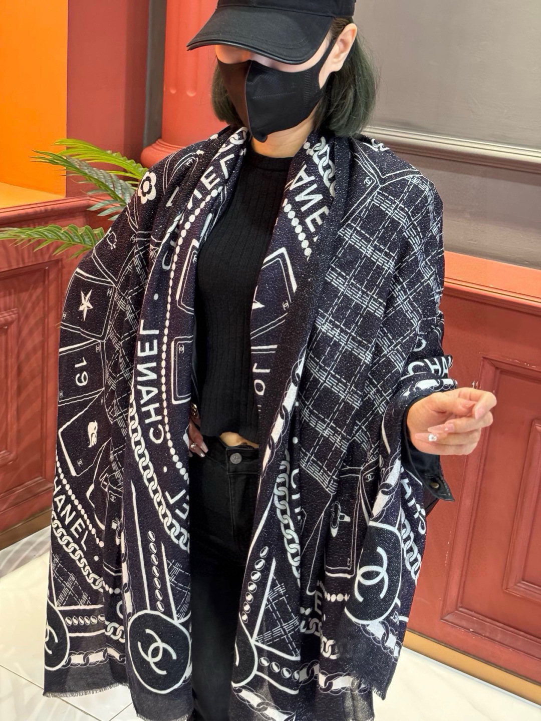 上新🌟 会发光发亮的围巾 💄💋新款客供银线💖羊绒面料长巾 😘美翻了[流泪]【小香银线图标】，御用殿堂级极