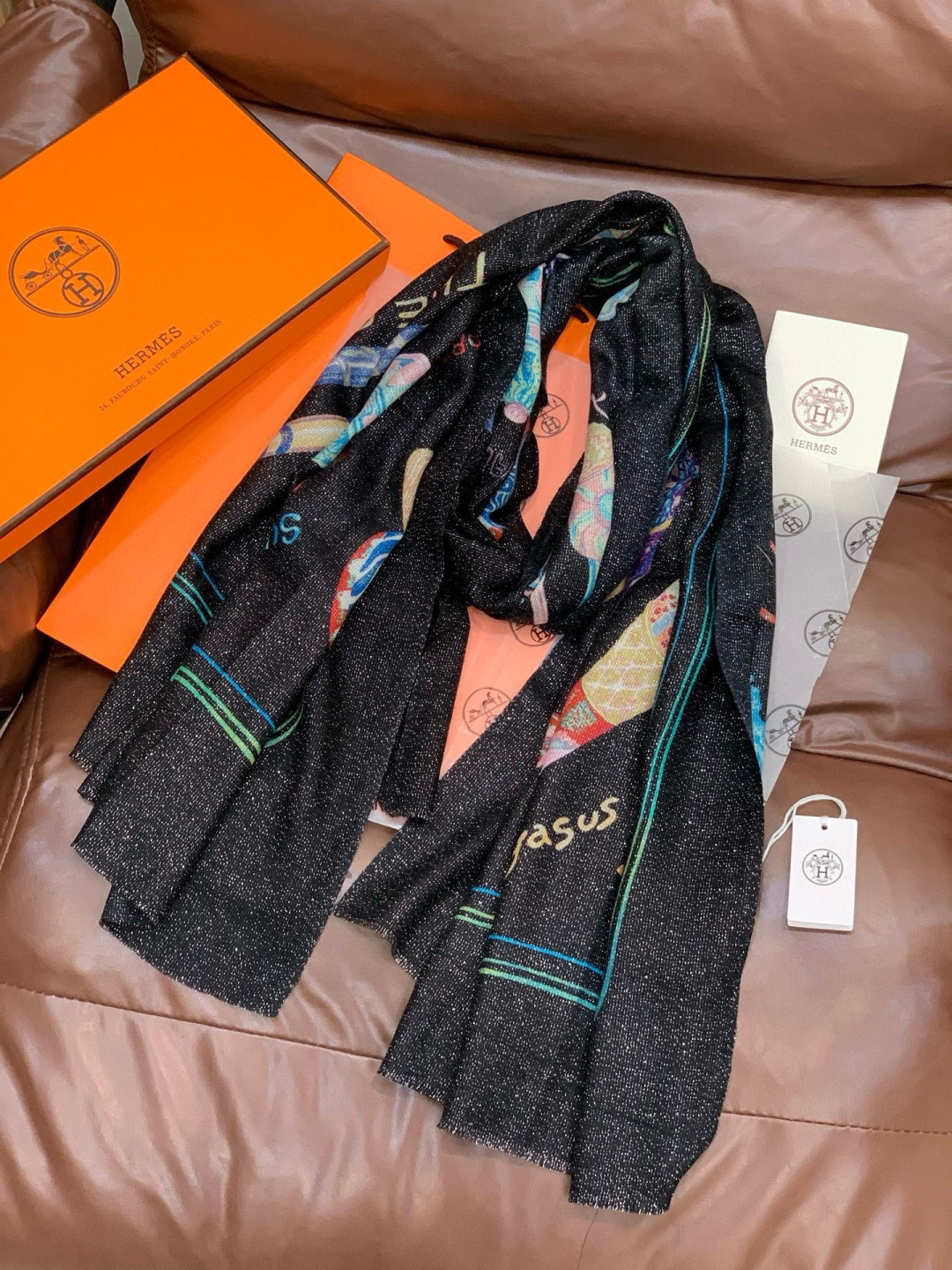 会发光发亮的围巾 新款🆕🏇🏇买了都说好看‼️推荐💕顶级工艺超值‼️爱马仕专柜爆款🎁💟立体呈现图案纹路实物
