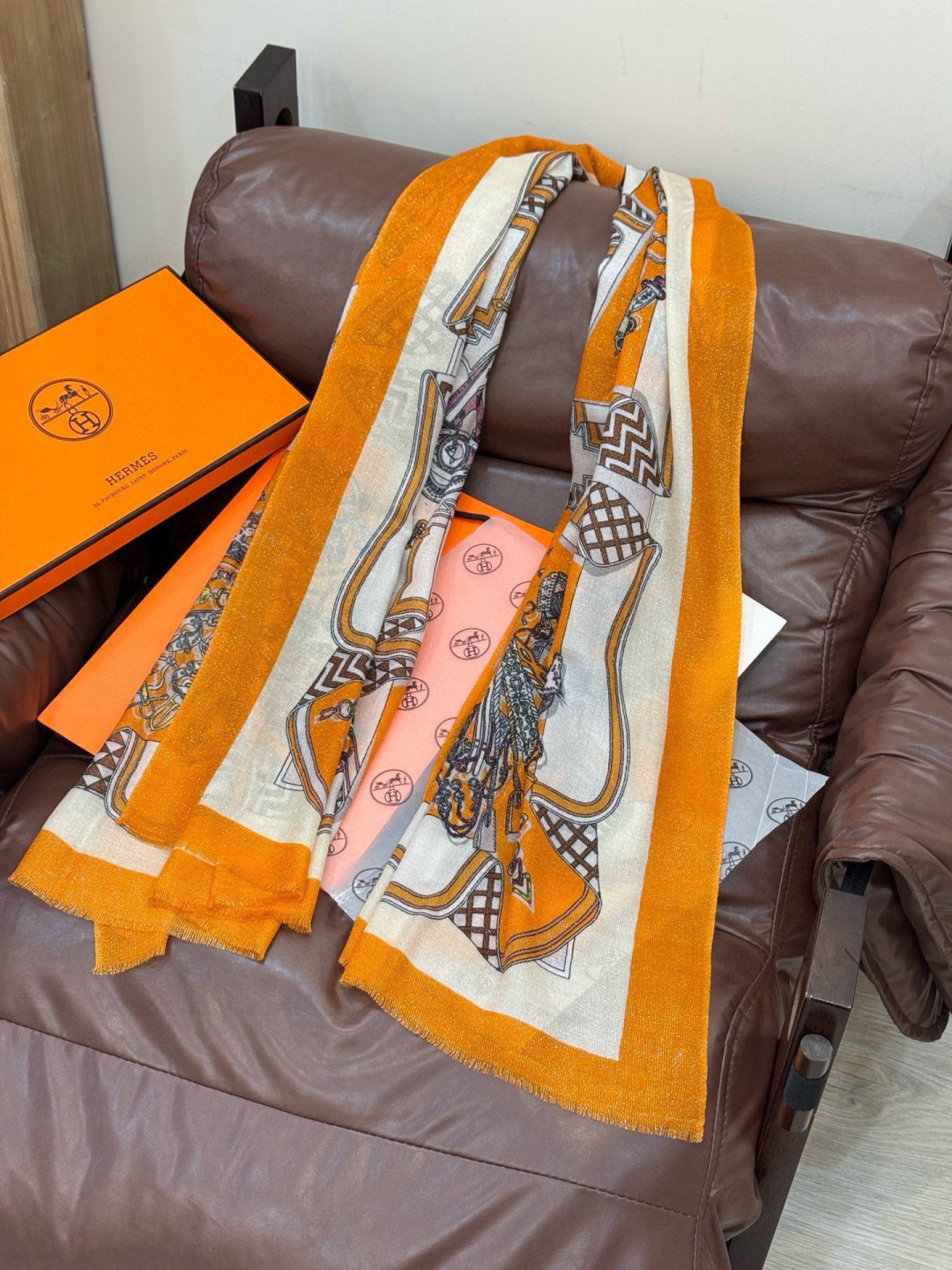 会发光发亮的围巾 羊绒新款🆕👏买了都说好看‼️推荐💕爱马仕羊绒方巾，顶级工艺超值‼️爱马仕专柜爆款🎁💟立