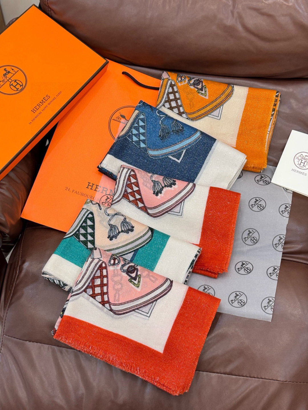 会发光发亮的围巾 羊绒新款🆕👏买了都说好看‼️推荐💕爱马仕羊绒方巾，顶级工艺超值‼️爱马仕专柜爆款🎁💟立