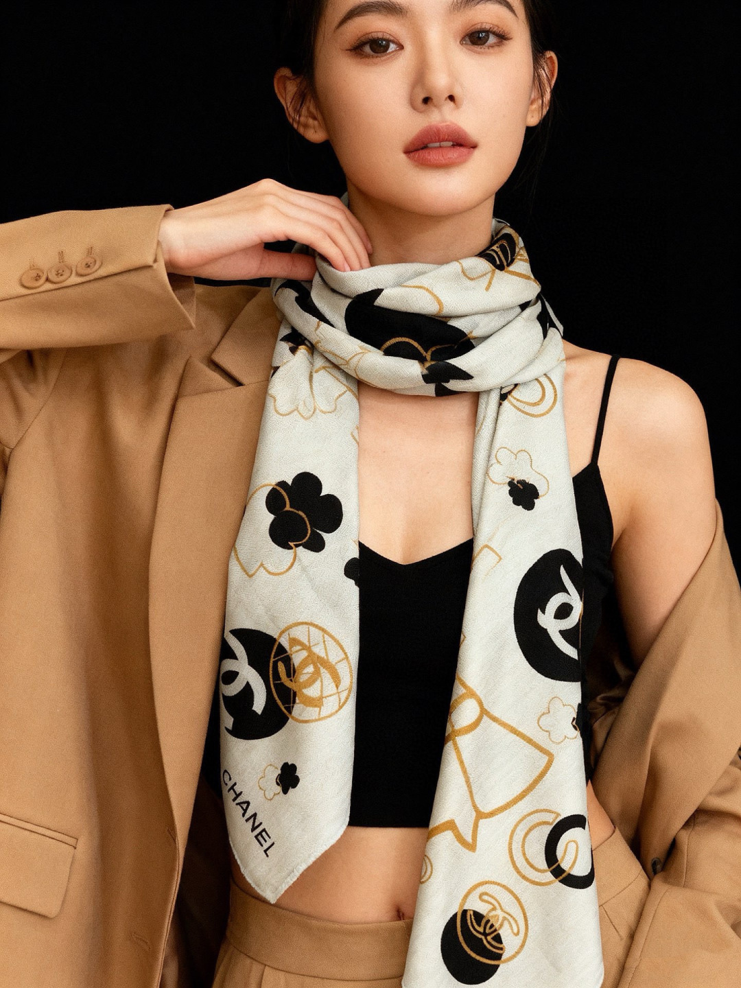 上新❤️【Chanel】 经典茶花优雅Coco风，Chanel最新菱格丝绒大方巾~气质到骨子里，香奶奶新