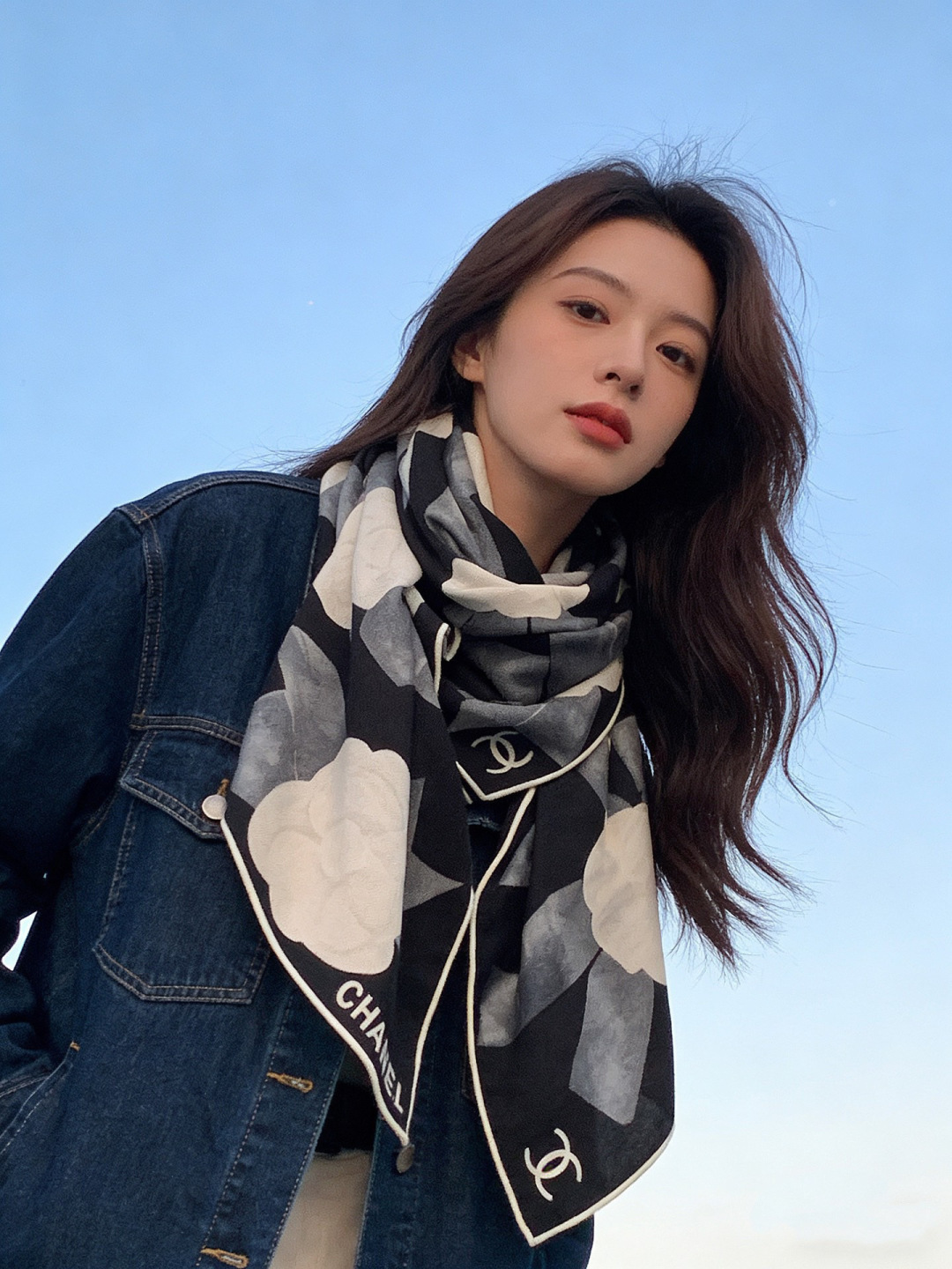 Chanel ~新品～“山茶花与蝴蝶结”【140双面丝绒披肩】手工卷边丝绒方巾（30%桑蚕丝70%羊绒）