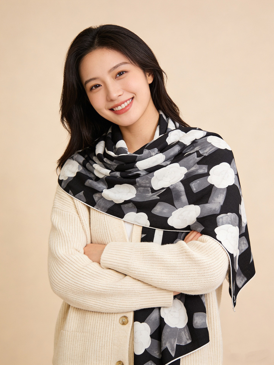 Chanel ~新品～“山茶花与蝴蝶结”【140双面丝绒披肩】手工卷边丝绒方巾（30%桑蚕丝70%羊绒）