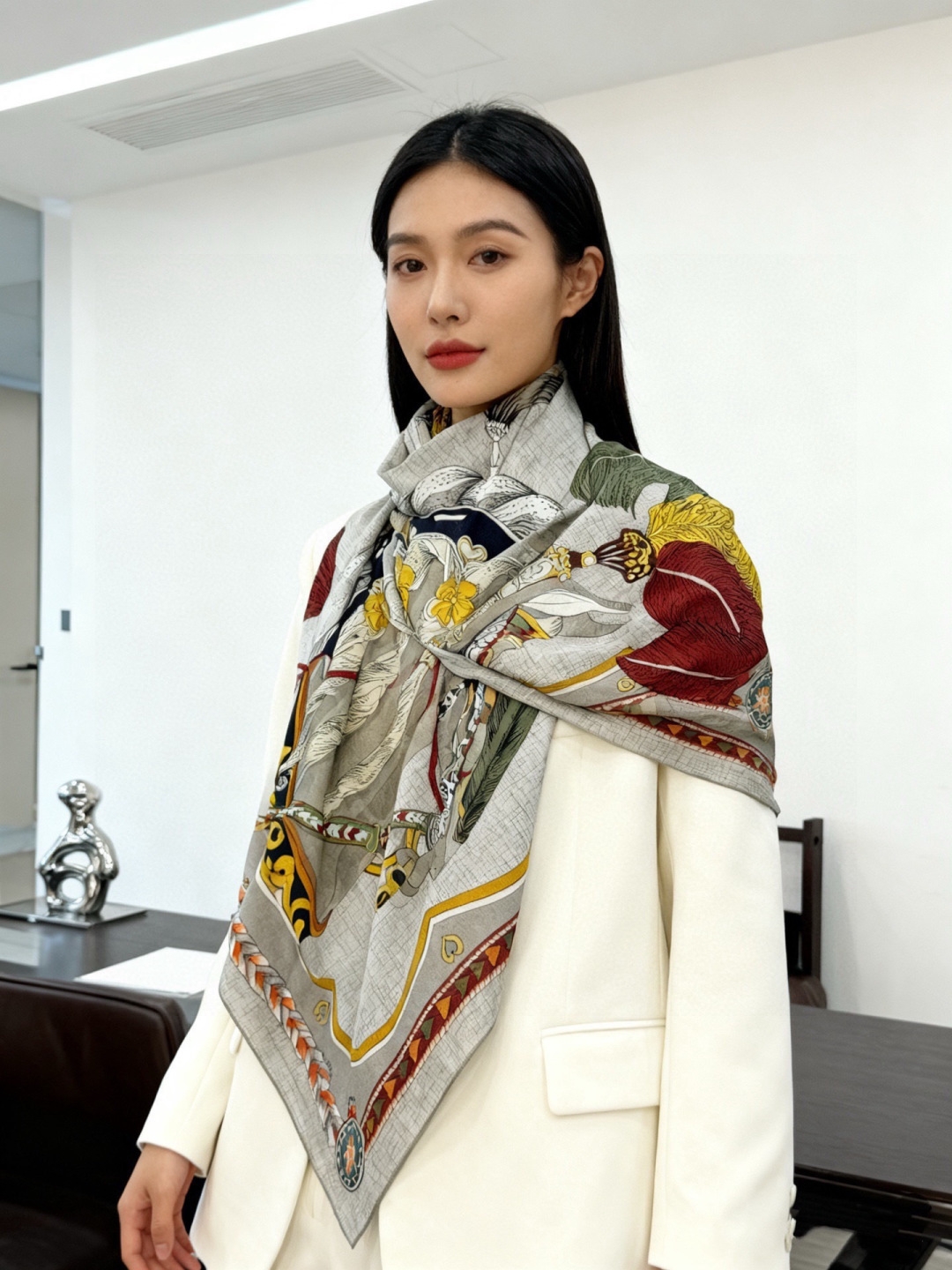 【双面同色】原单爱马仕140cm丝绒方巾💕 甜蜜的鞍具，装饰家芳登和佩西耶设计的一款餐盘增添骑士般的浪漫