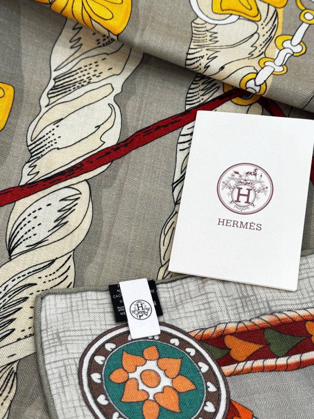 【双面同色】原单爱马仕140cm丝绒方巾💕 甜蜜的鞍具，装饰家芳登和佩西耶设计的一款餐盘增添骑士般的浪漫