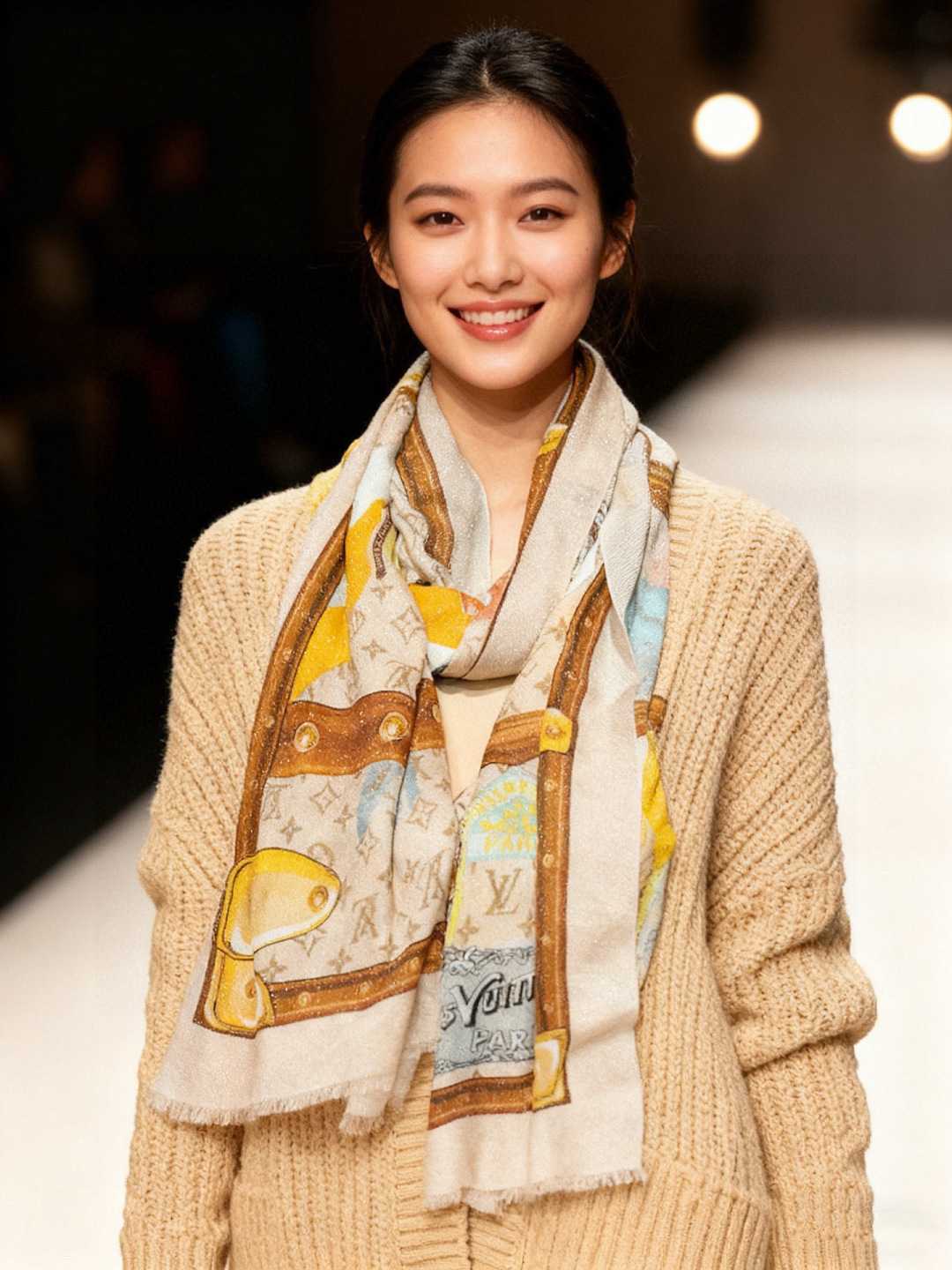 会发光发亮的围巾真心赞‼️驴家【L链条箱包花纹银丝长巾】银丝印花羊绒长巾，新款方巾来撷Nouficel 